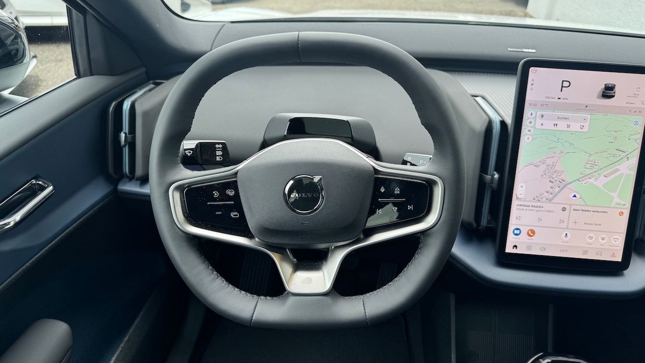 VOLVO EX30 E60 69kWh TWIN ULTRA PERFORMNCE AWD-image-12