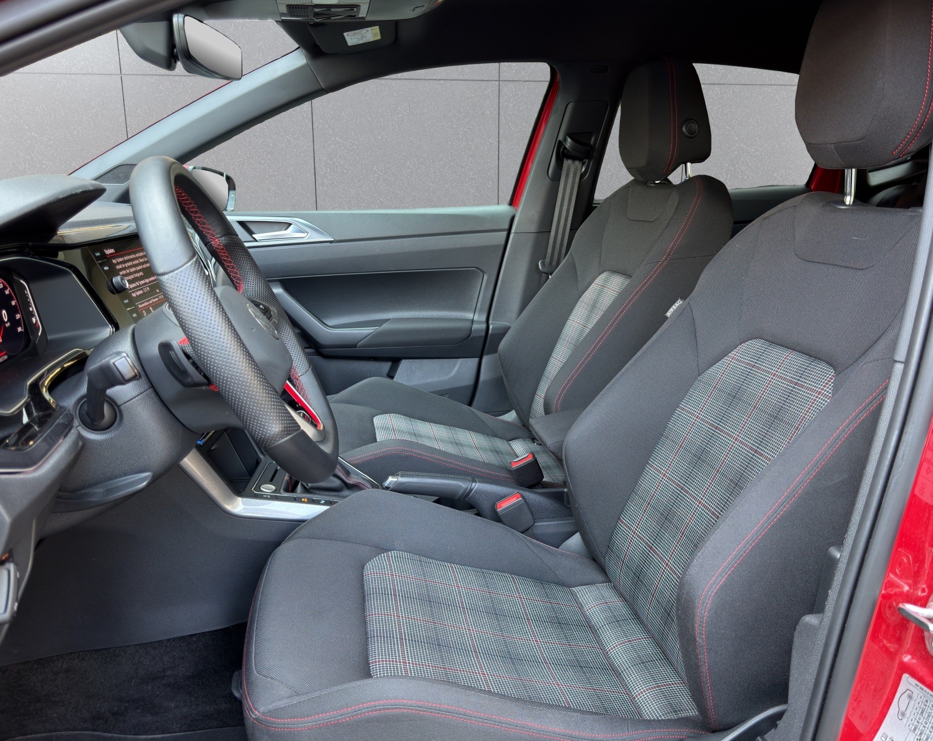 VW Polo 2.0 TSI GTI DSG-image-10