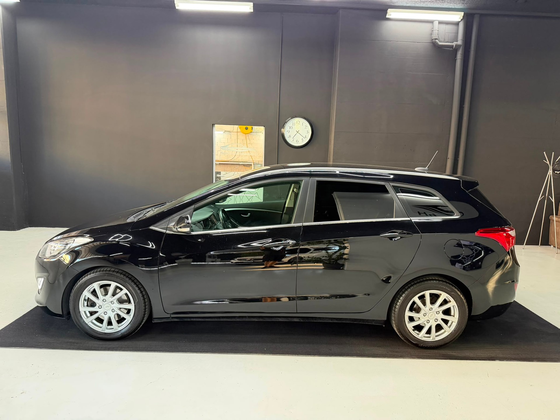 HYUNDAI i30 Wagon 1.6 GDI Plena-showroom-element-2