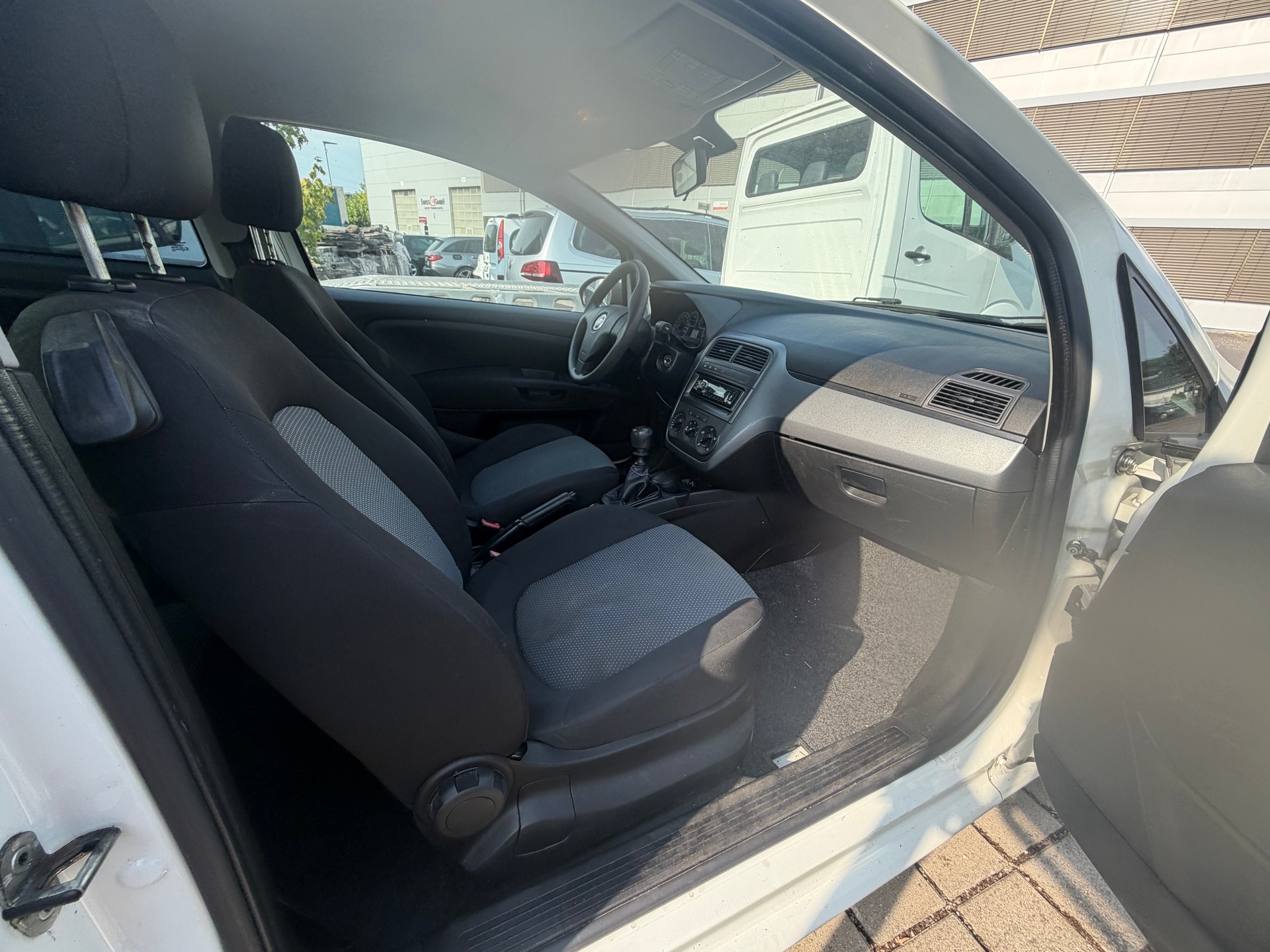 FIAT Punto 1.2 Grande Punto Ab Mfk Frisch ab Grosse Service-image-10
