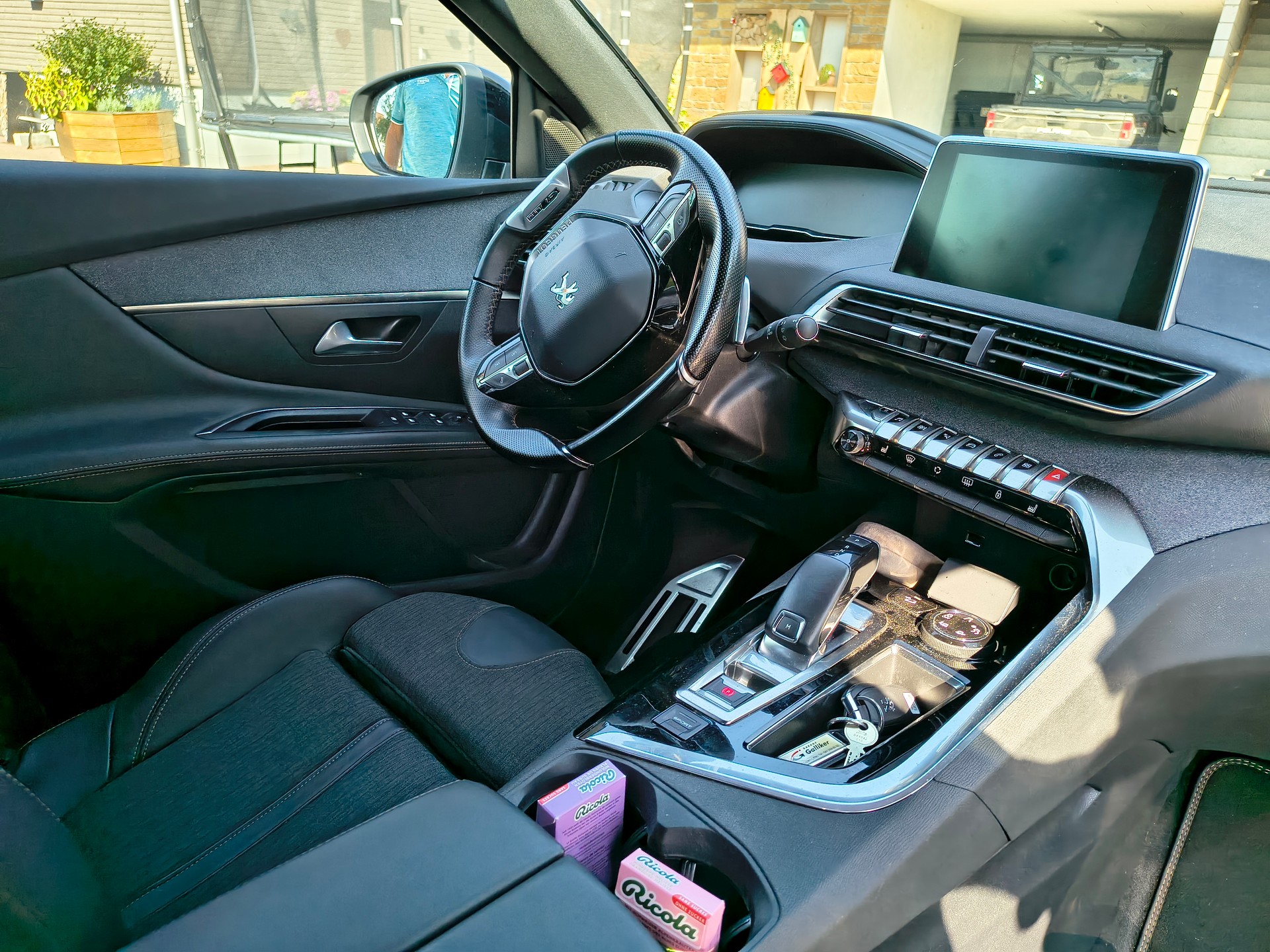 PEUGEOT 1.6 PureTech GT Line-image-1