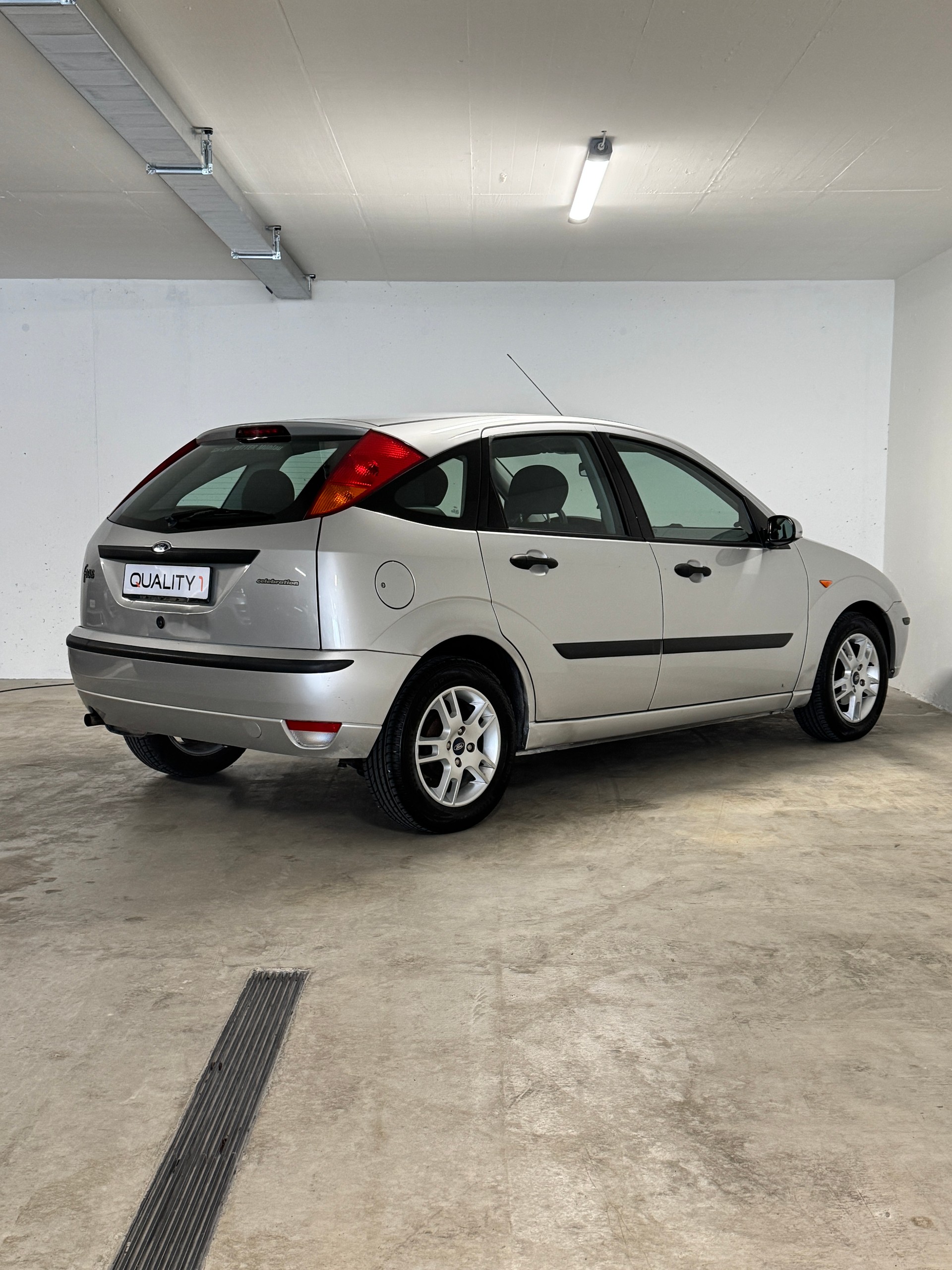 FORD Focus 1.6i 16V Ghia-image-3