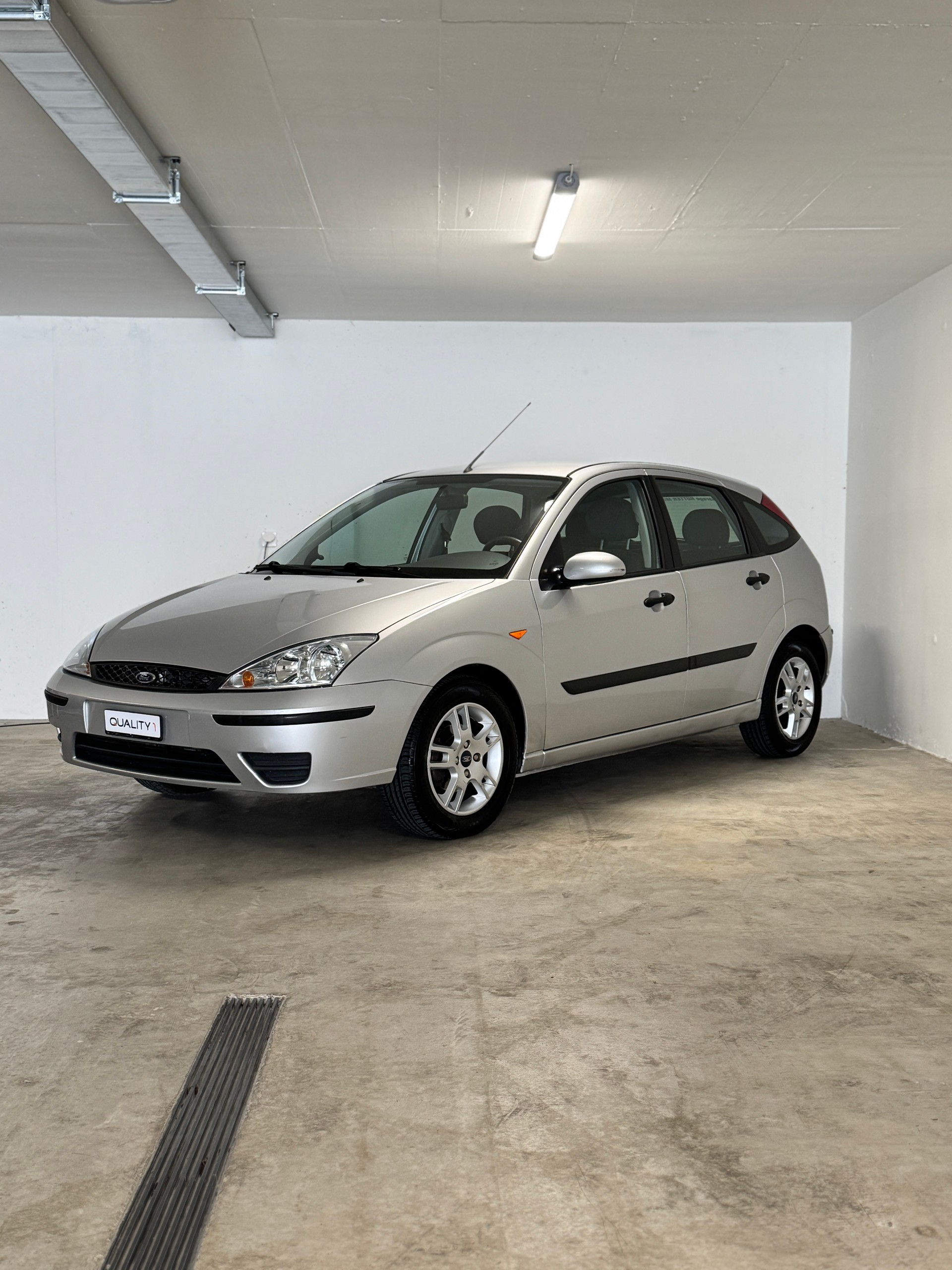 FORD Focus 1.6i 16V Ghia-image-0