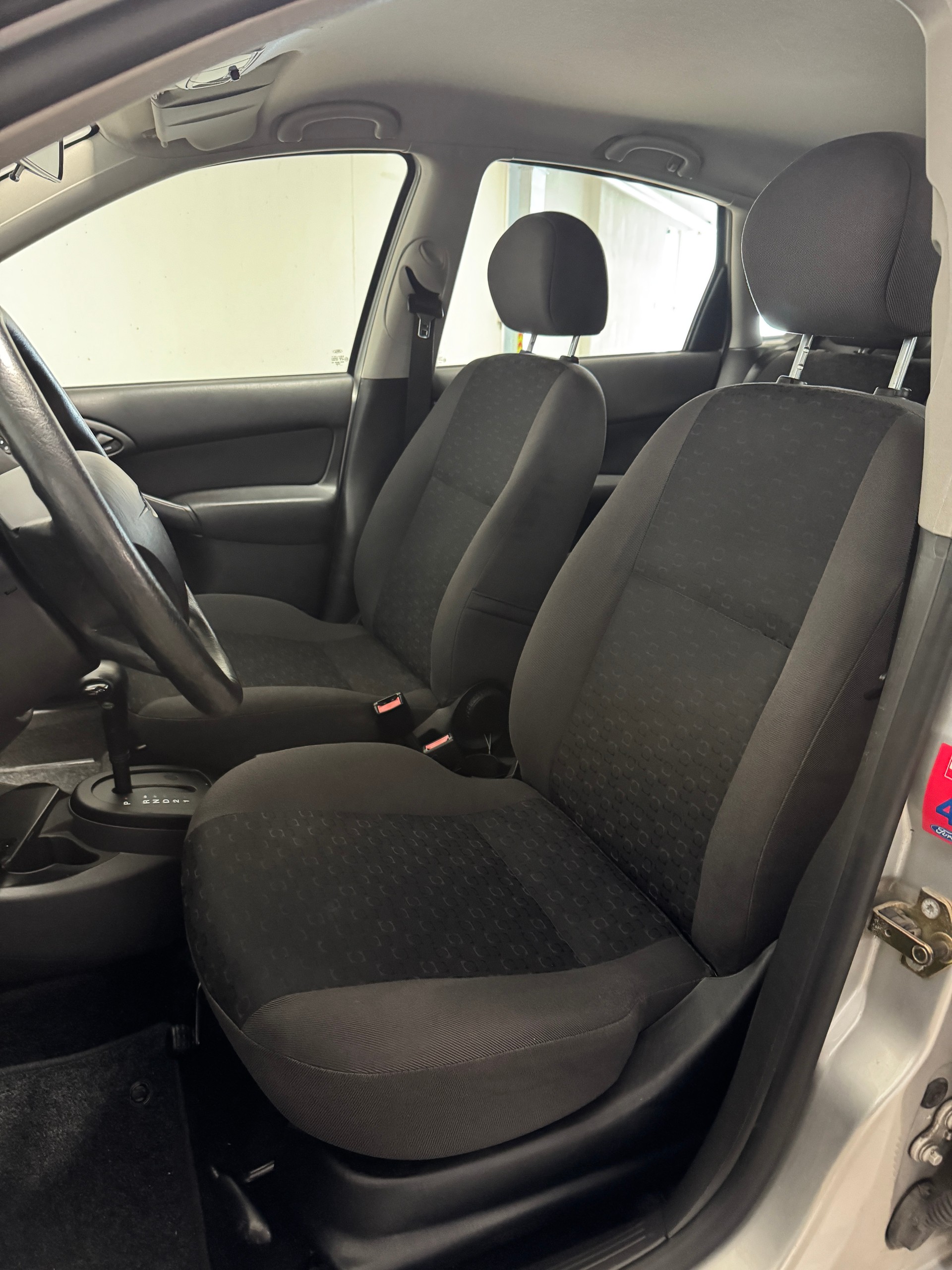 FORD Focus 1.6i 16V Ghia-image-5