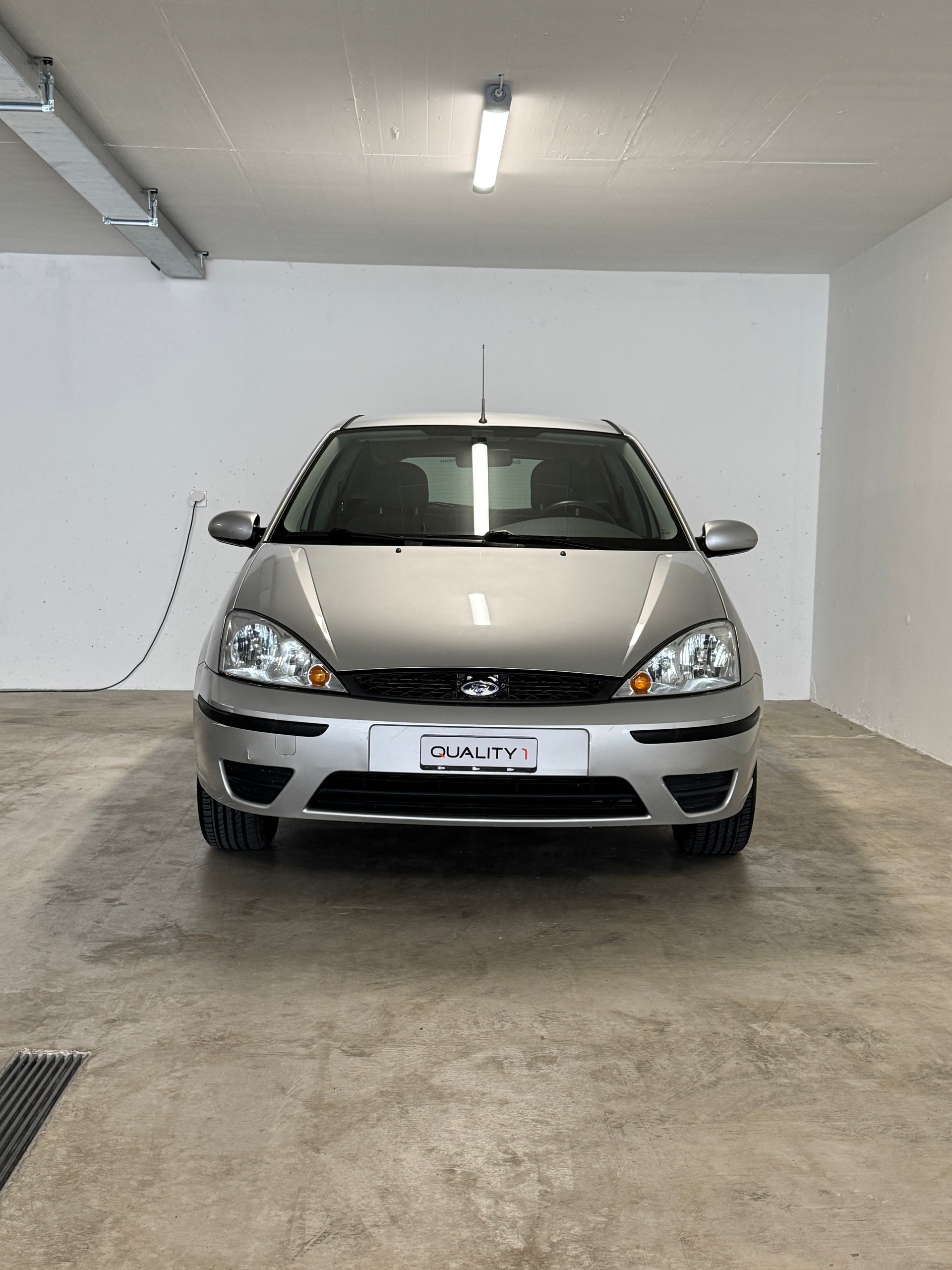 FORD Focus 1.6i 16V Ghia-image-1