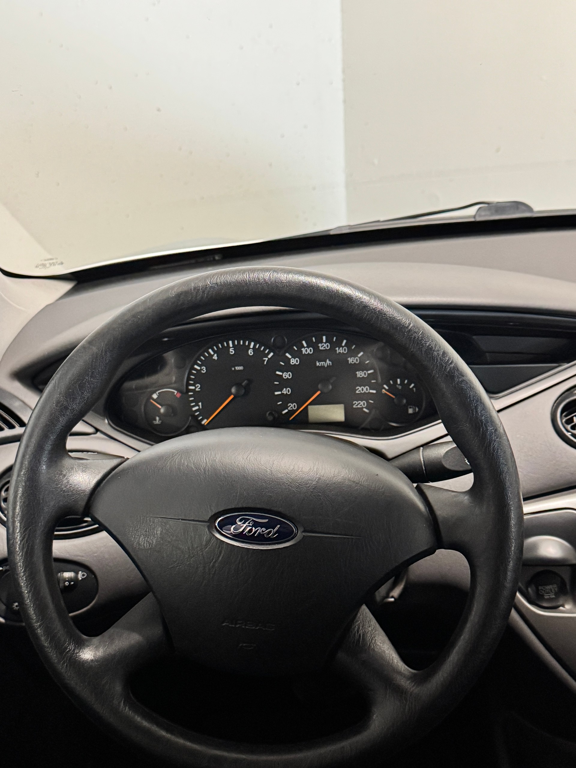 FORD Focus 1.6i 16V Ghia-image-8