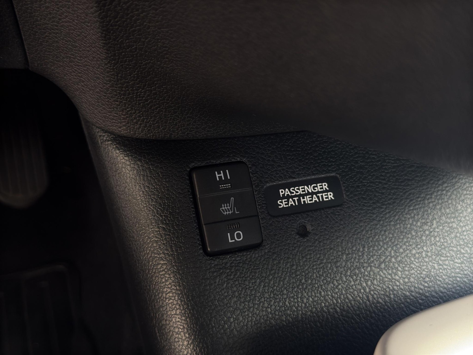 TOYOTA Prius 1.8 VVTi HSD Sol Premium-image-26