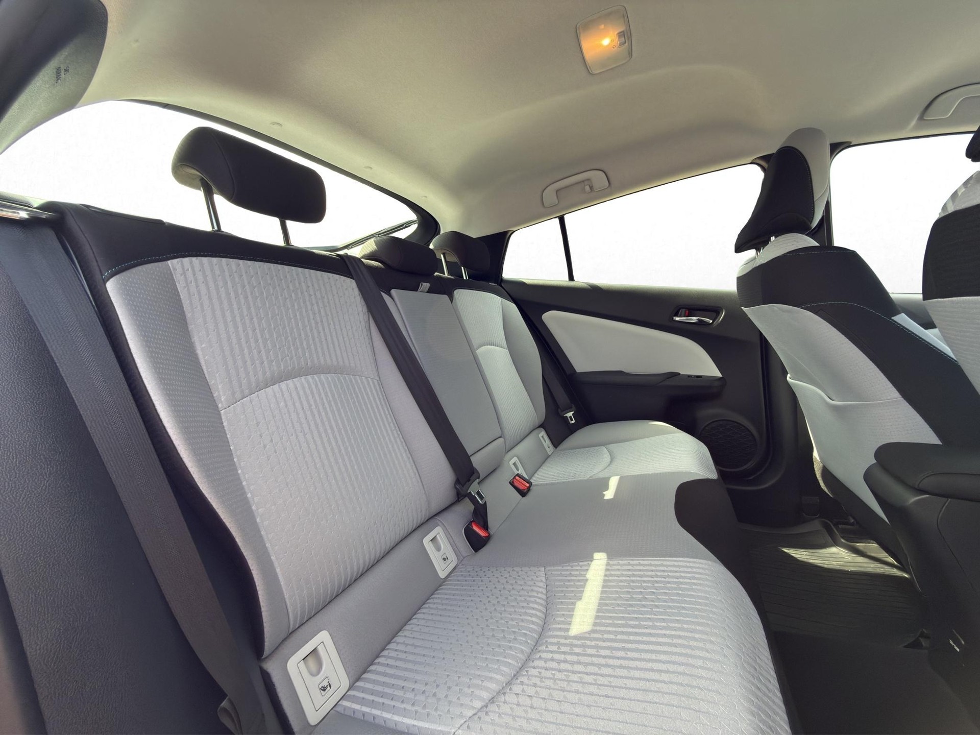 TOYOTA Prius 1.8 VVTi HSD Sol Premium-image-25