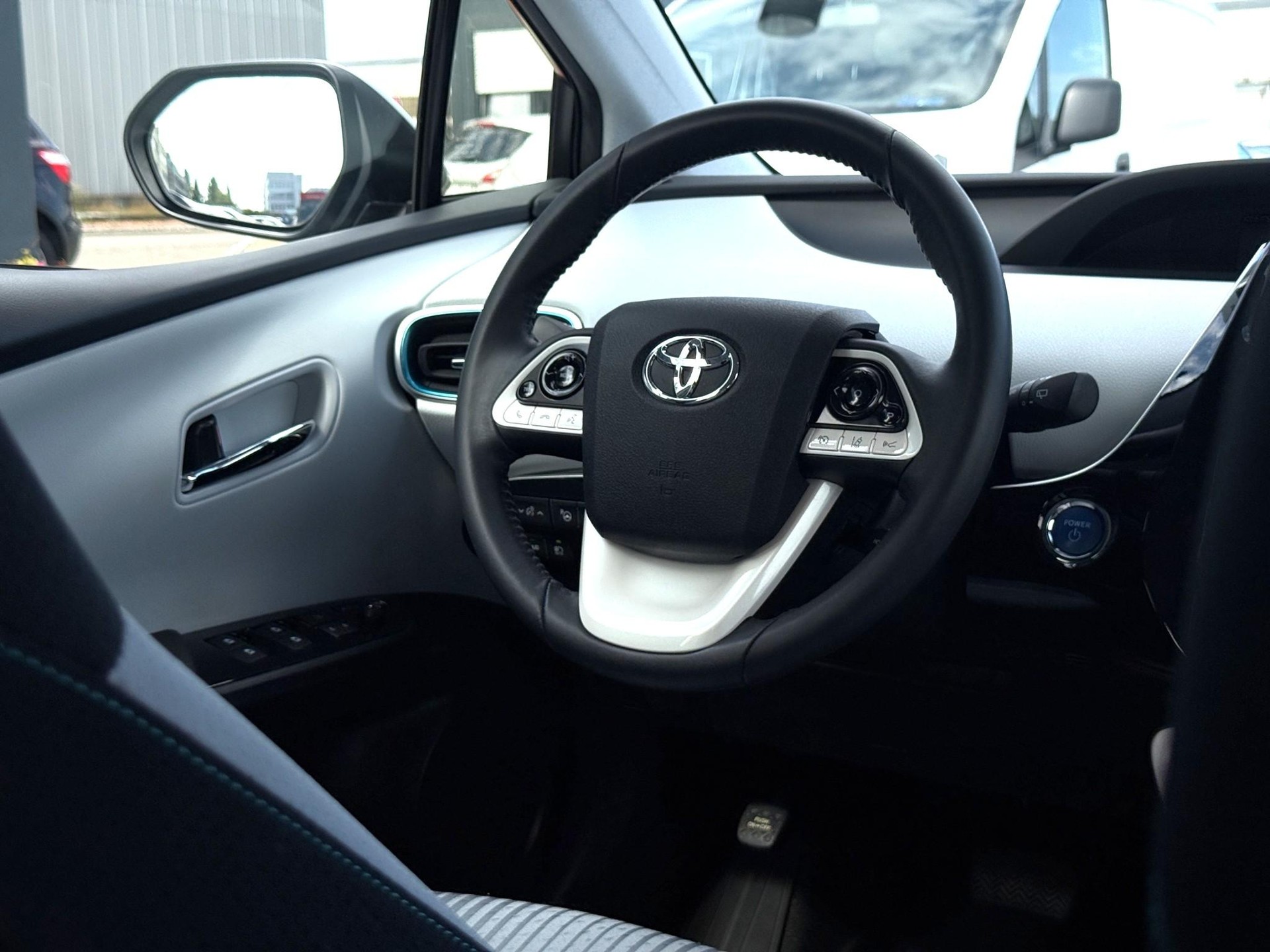 TOYOTA Prius 1.8 VVTi HSD Sol Premium-image-19