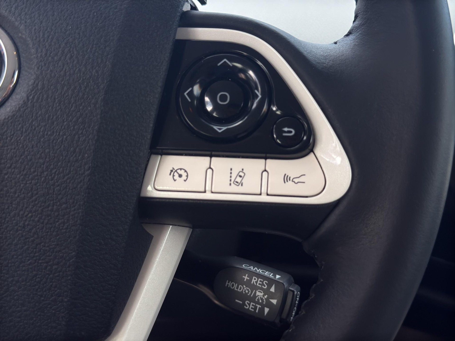 TOYOTA Prius 1.8 VVTi HSD Sol Premium-image-17
