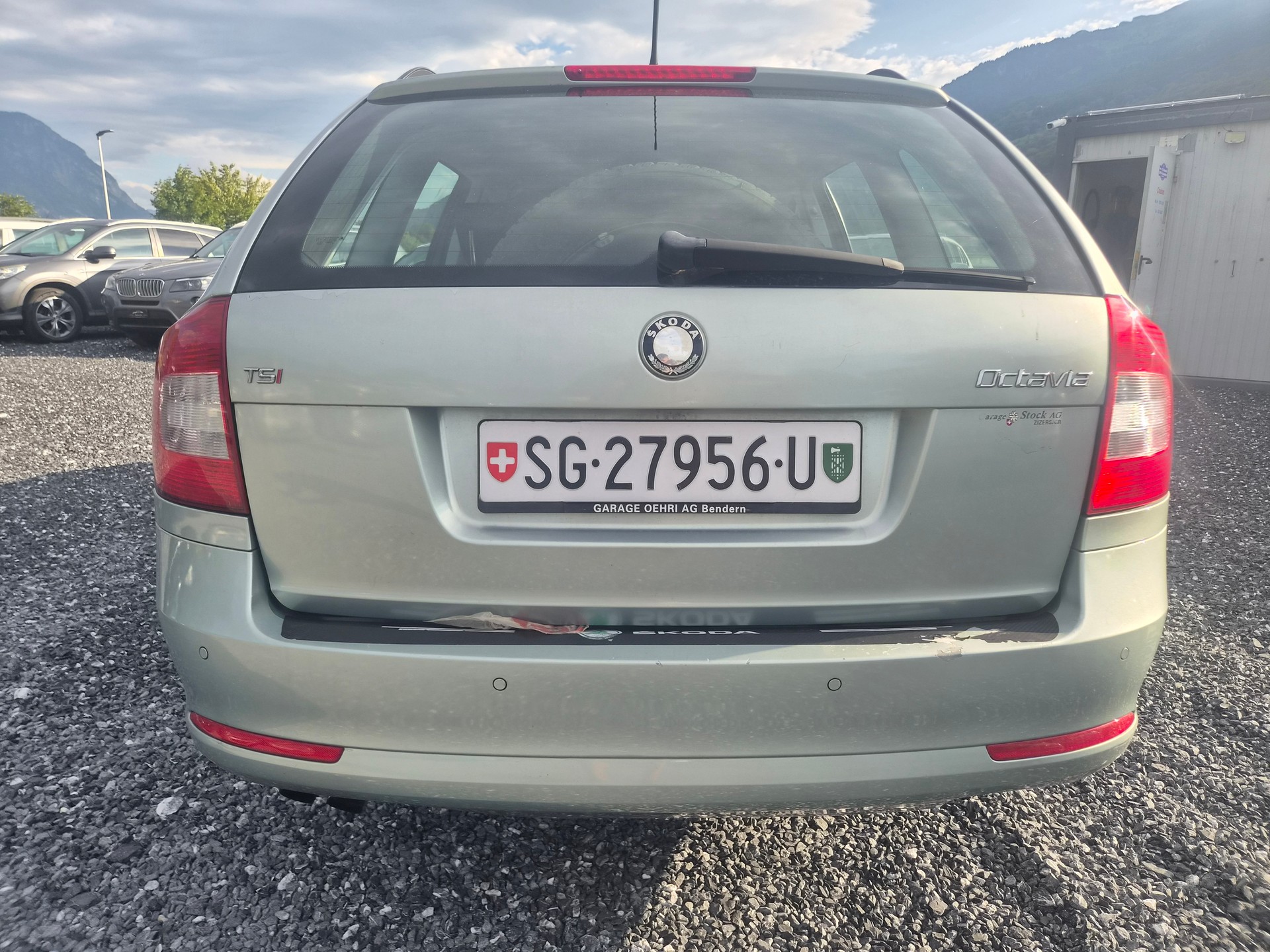 SKODA Octavia Combi 1.8 TSI Ambiente DSG-image-5
