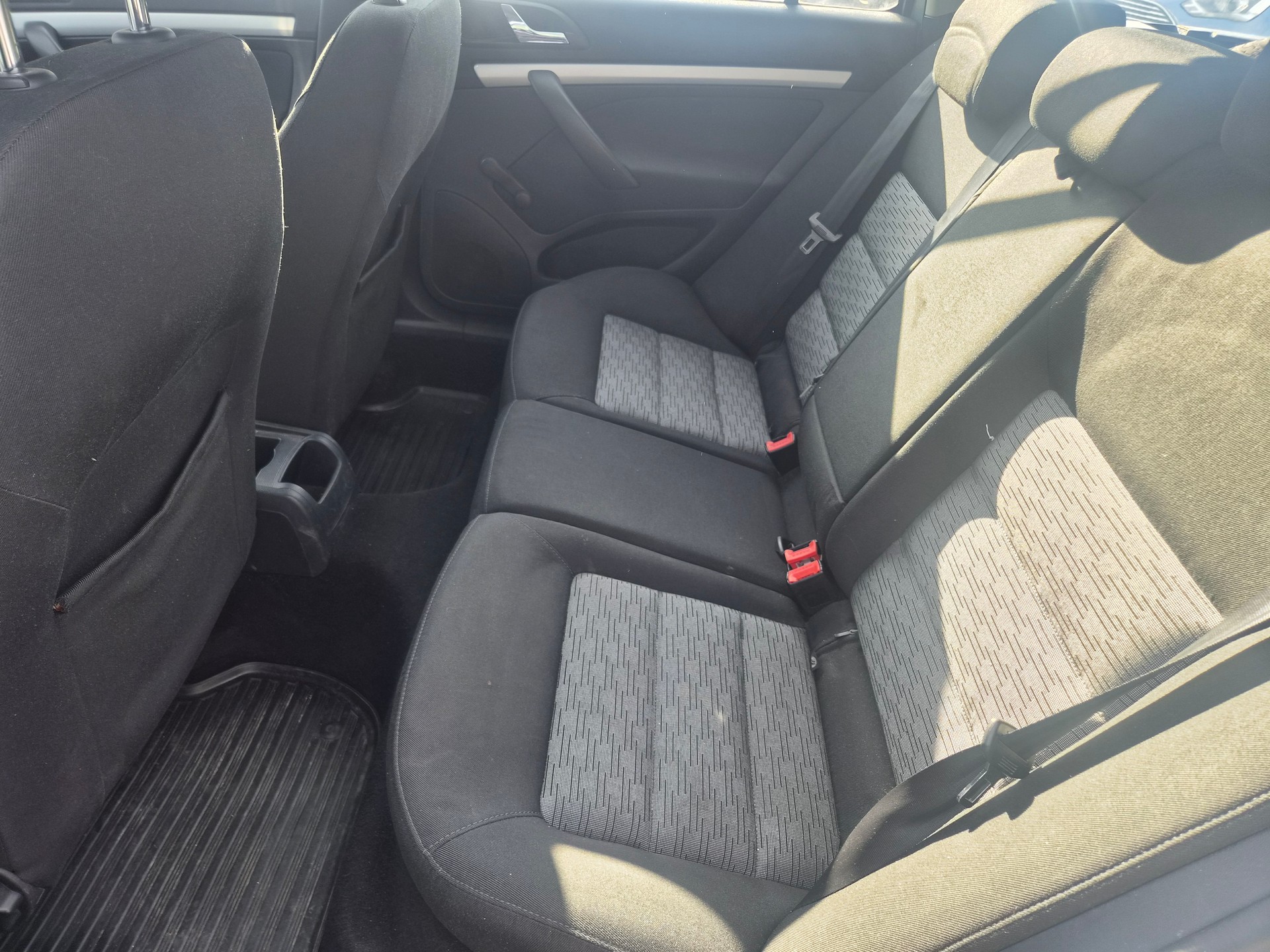 SKODA Octavia Combi 1.8 TSI Ambiente DSG-image-11