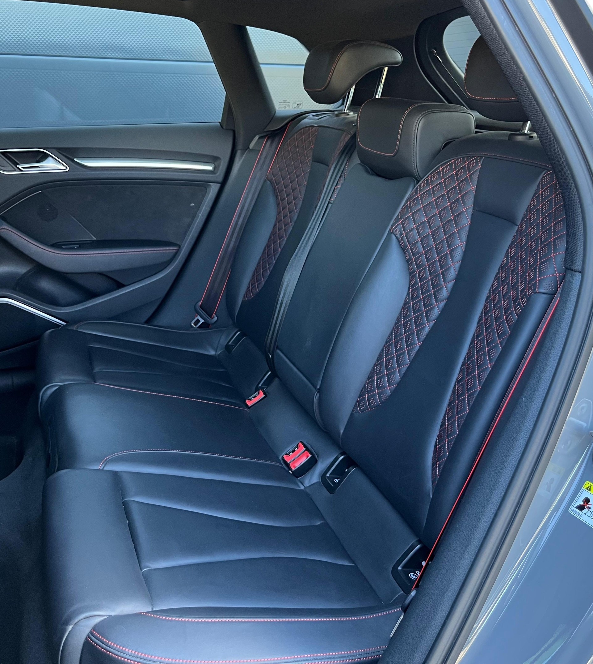 AUDI RS3 Sportback 2.5 TSI quattro S-tronic-image-12