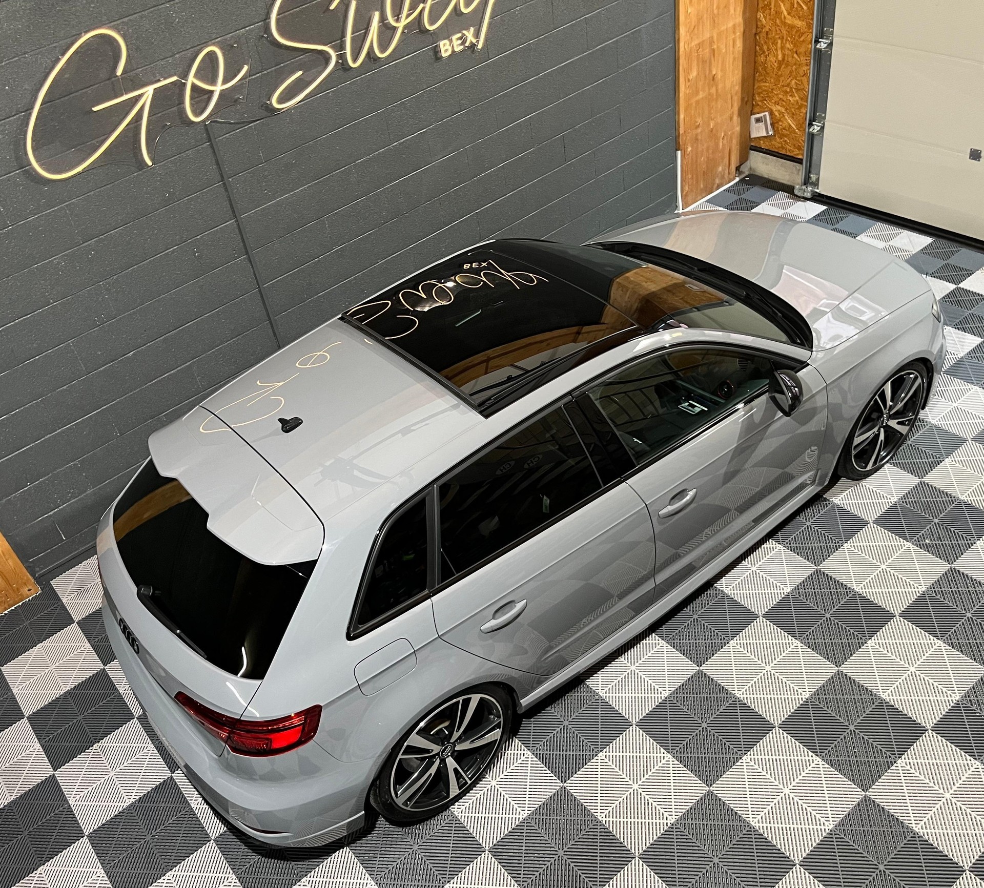 AUDI RS3 Sportback 2.5 TSI quattro S-tronic-image-2