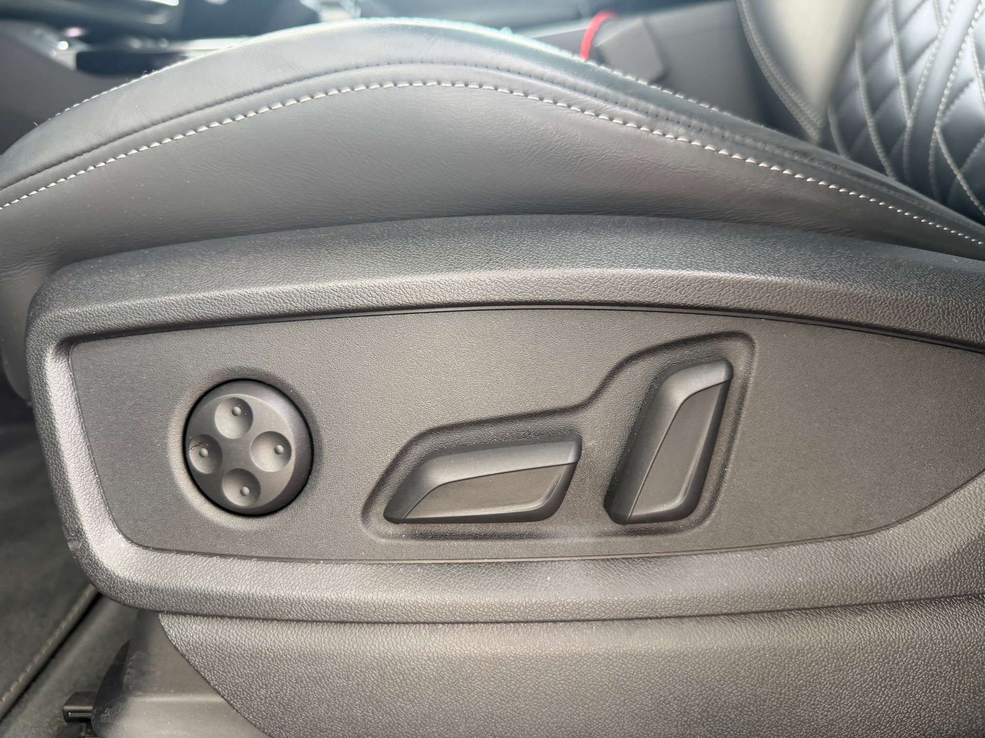 AUDI Q5 45 TFSI S-line quattro S-tronic-image-4