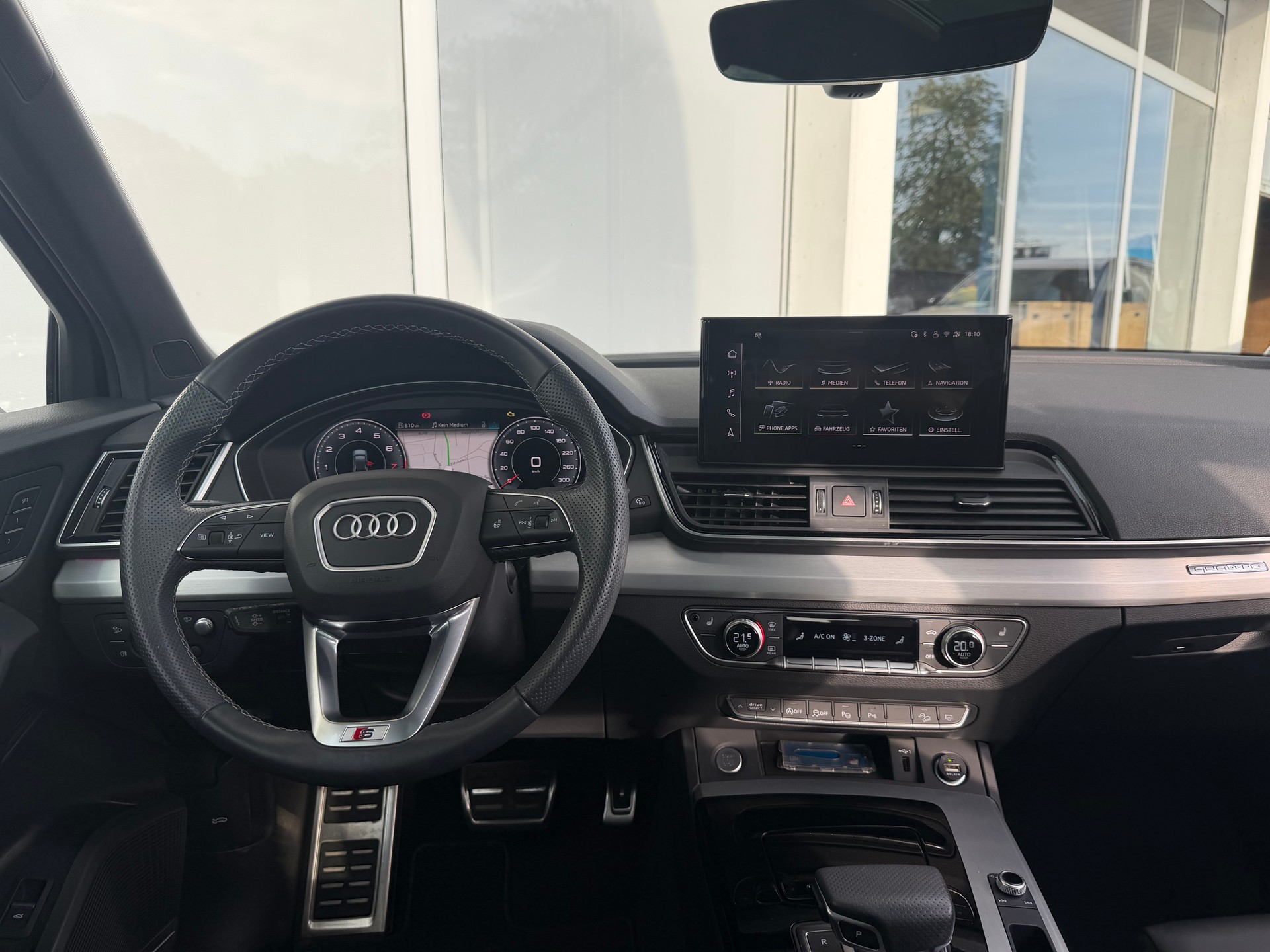 AUDI Q5 45 TFSI S-line quattro S-tronic-image-9