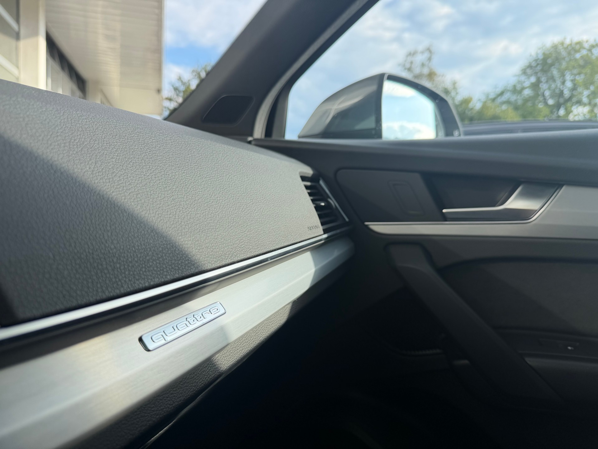 AUDI Q5 45 TFSI S-line quattro S-tronic-image-12