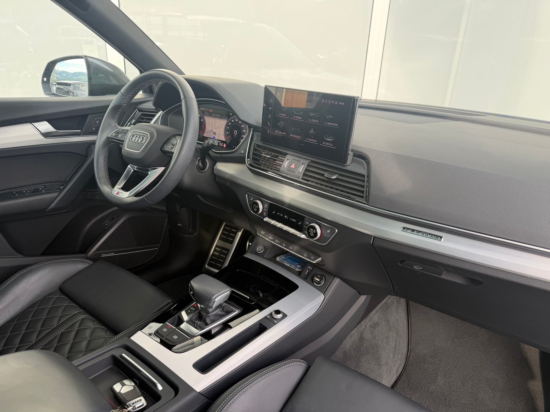 AUDI Q5 45 TFSI S-line quattro S-tronic-image-2