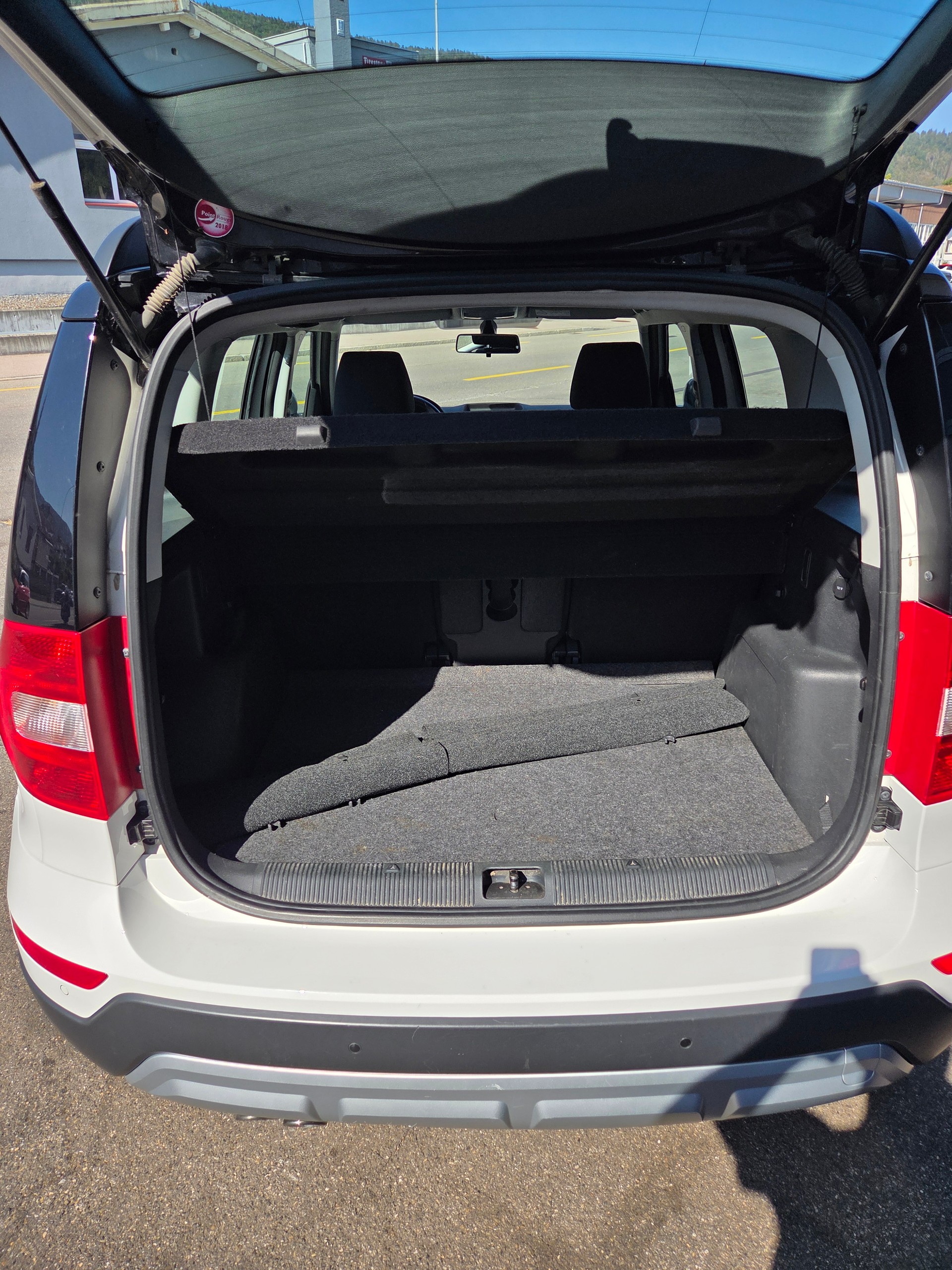 SKODA Yeti 2.0 TDI Ambition Outdoor 4x4 DSG-image-9