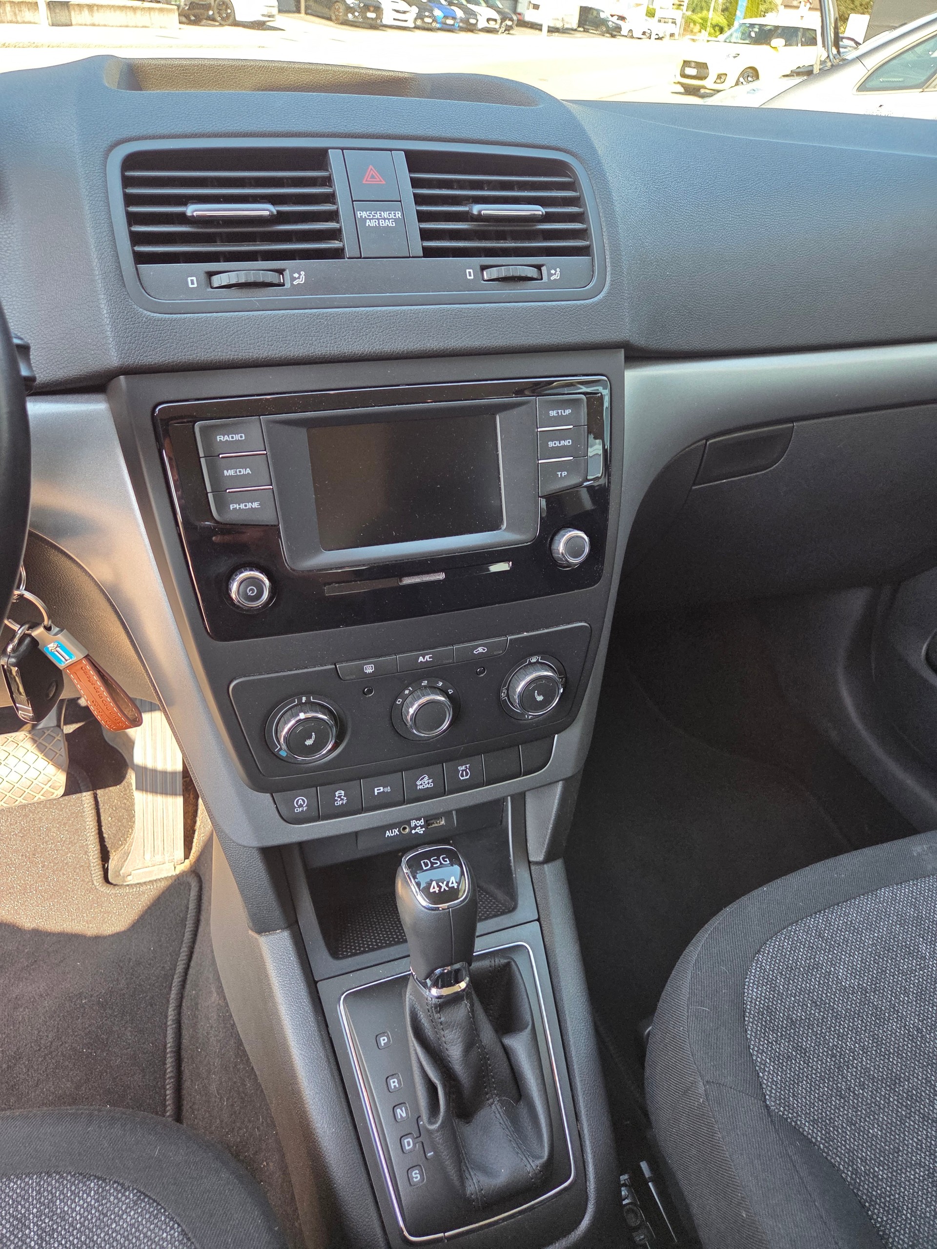 SKODA Yeti 2.0 TDI Ambition Outdoor 4x4 DSG-image-7