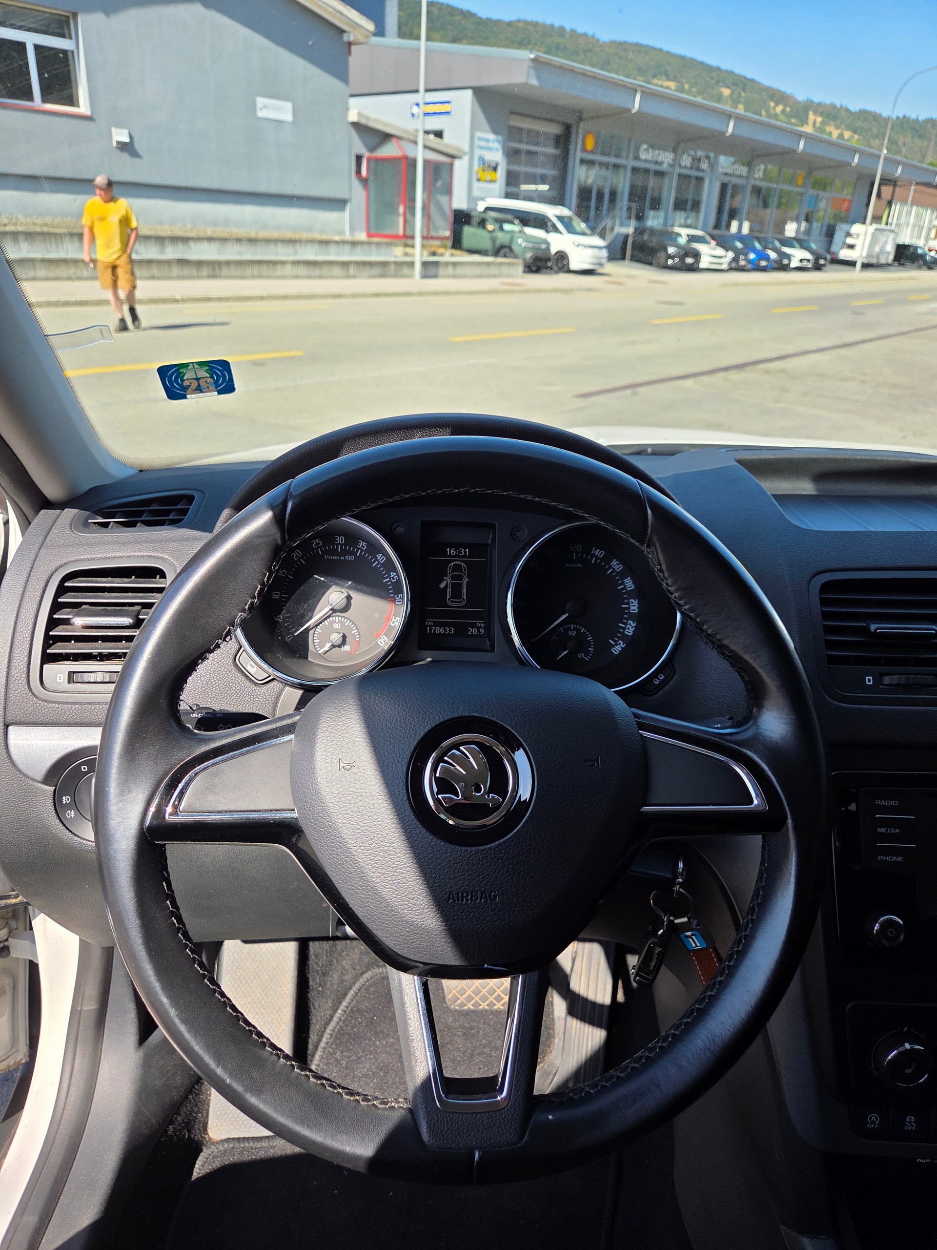 SKODA Yeti 2.0 TDI Ambition Outdoor 4x4 DSG-image-6
