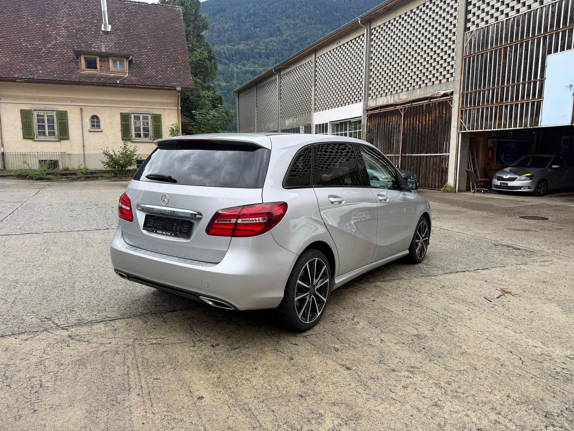 MERCEDES-BENZ B 220 CDI Swiss Star Edition Urban 4Matic 7G-DCT-image-3