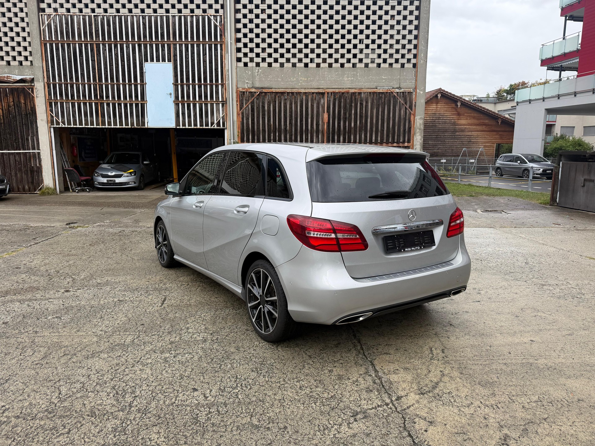 MERCEDES-BENZ B 220 CDI Swiss Star Edition Urban 4Matic 7G-DCT-image-2