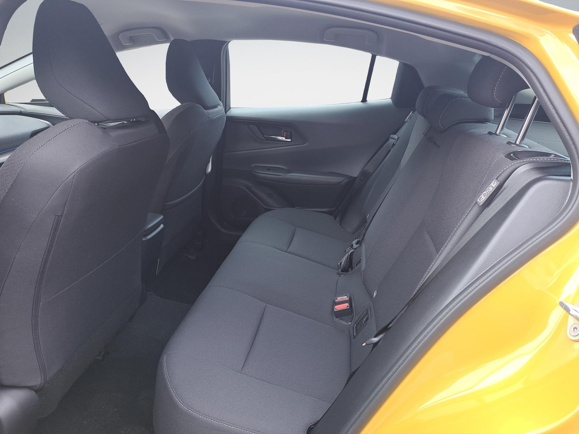 TOYOTA Prius 2.0 Plug-In-Hybrid Style-image-14