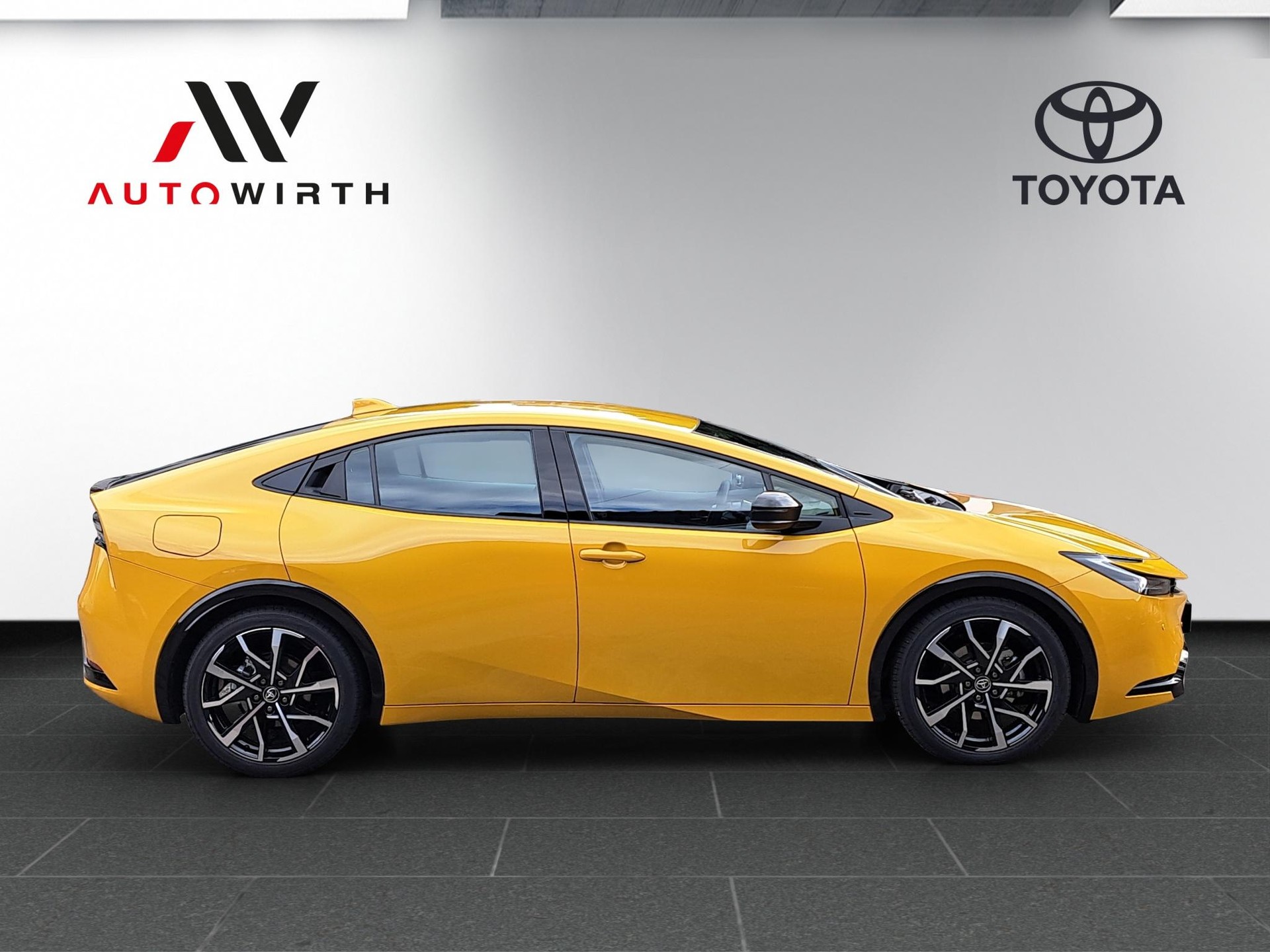 TOYOTA Prius 2.0 Plug-In-Hybrid Style-image-3