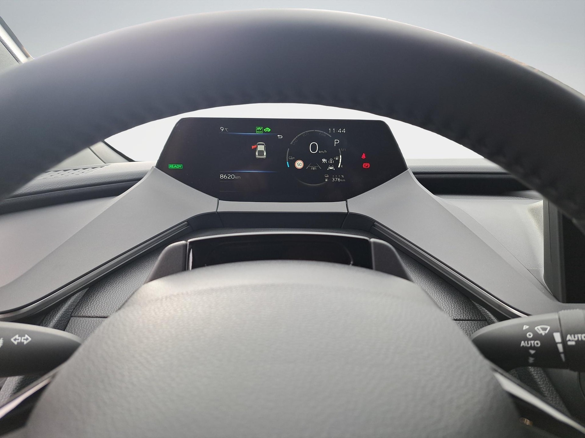 TOYOTA Prius 2.0 Plug-In-Hybrid Style-image-10