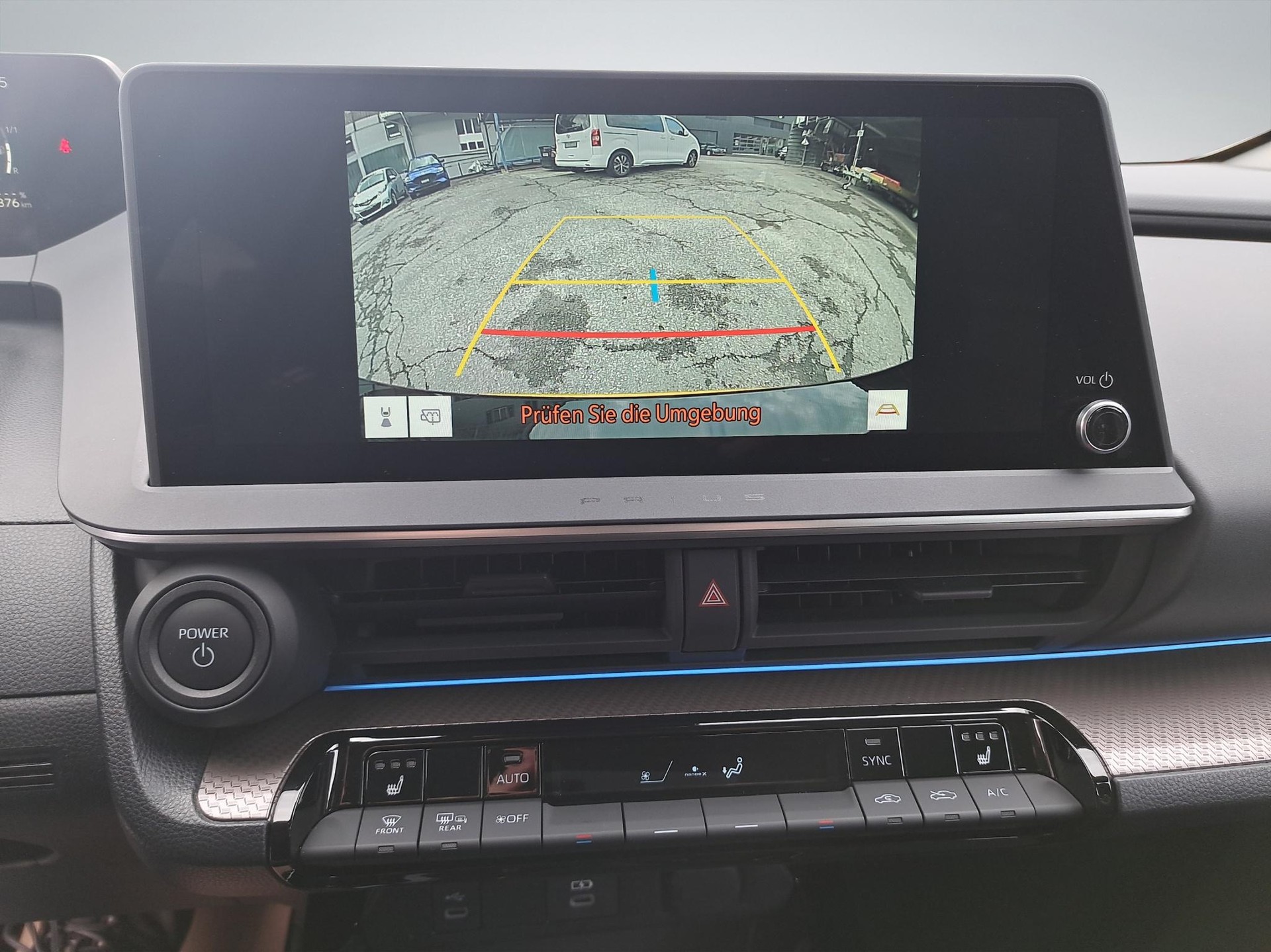 TOYOTA Prius 2.0 Plug-In-Hybrid Style-image-13