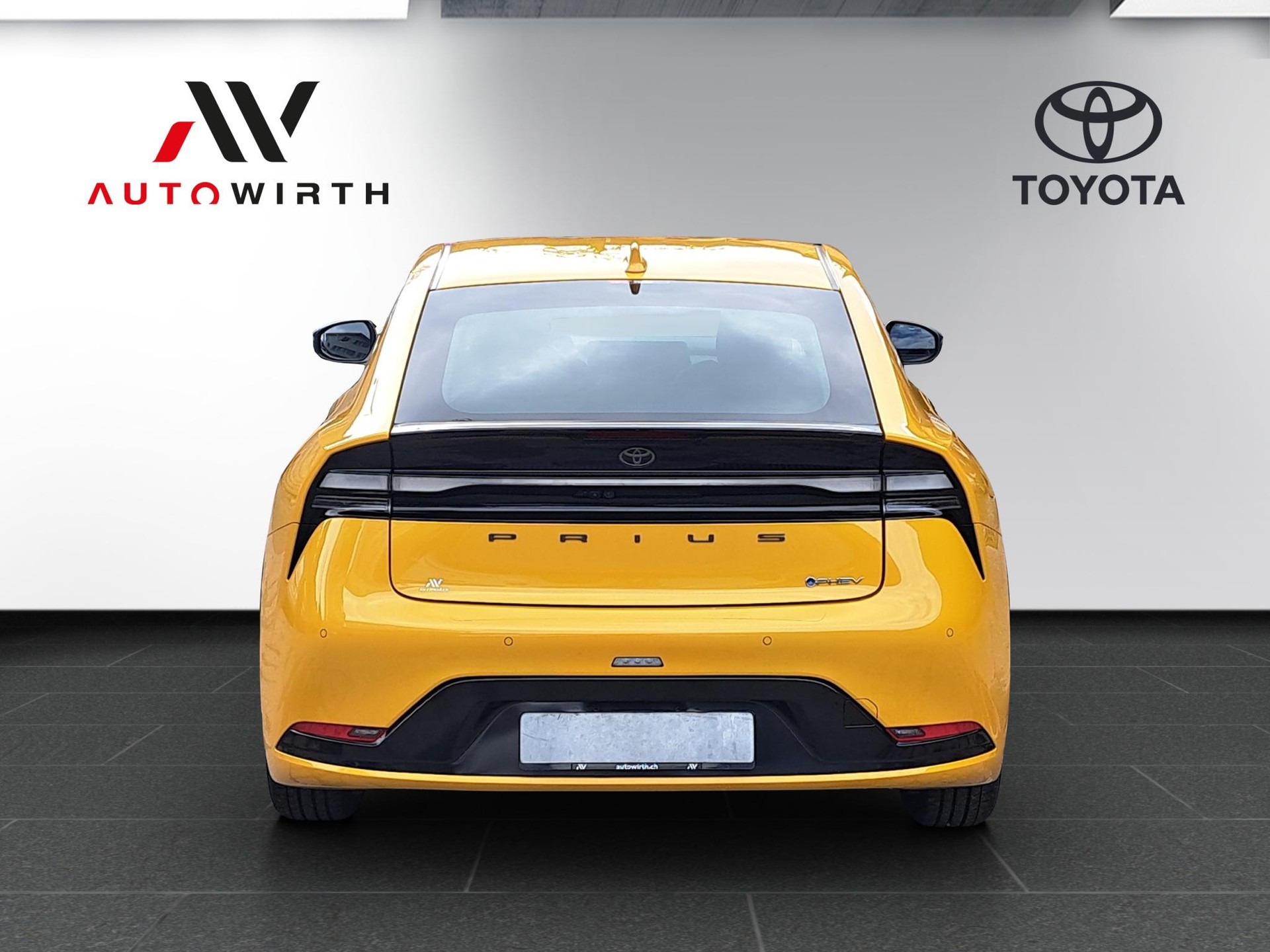 TOYOTA Prius 2.0 Plug-In-Hybrid Style-image-5