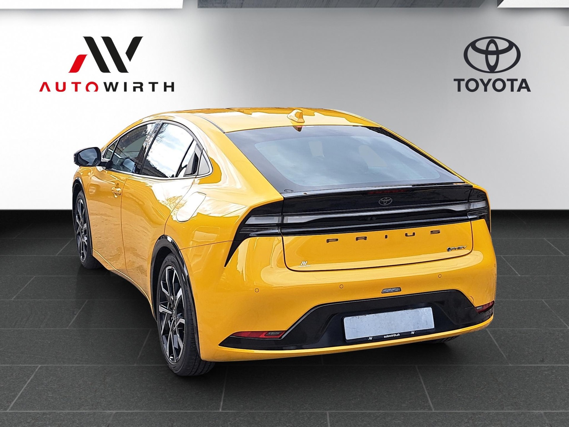 TOYOTA Prius 2.0 Plug-In-Hybrid Style-image-6