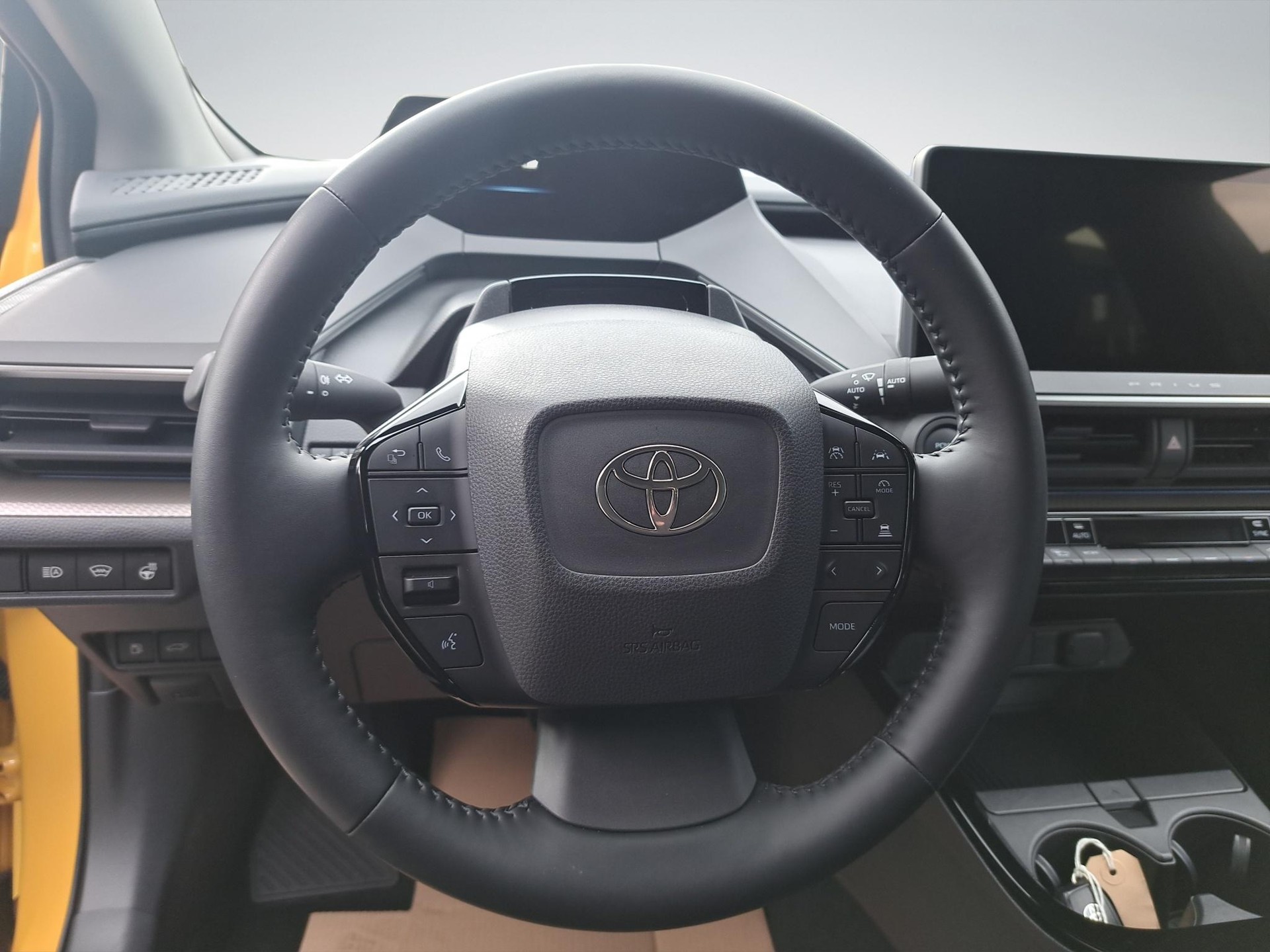TOYOTA Prius 2.0 Plug-In-Hybrid Style-image-9
