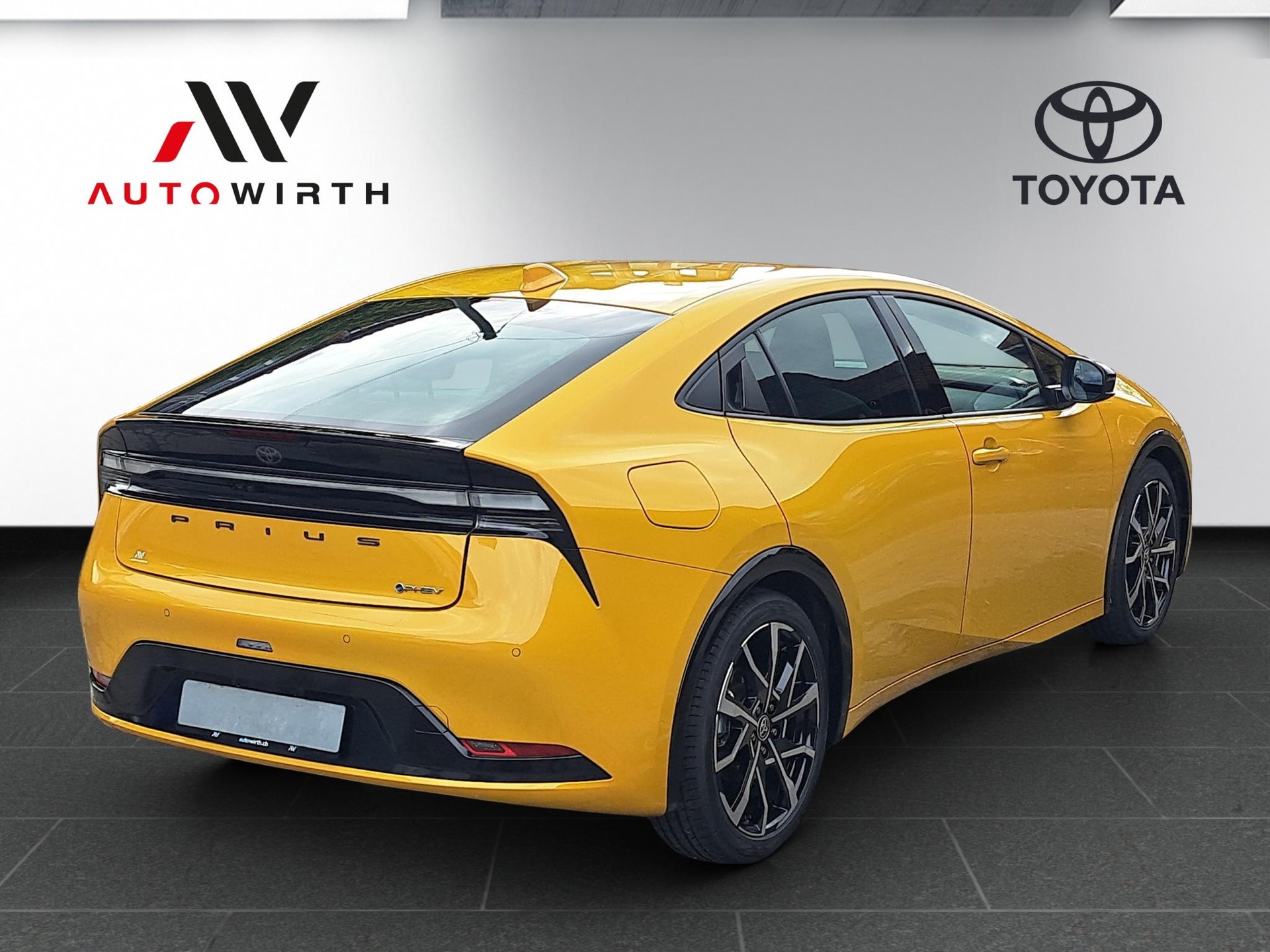 TOYOTA Prius 2.0 Plug-In-Hybrid Style-image-4