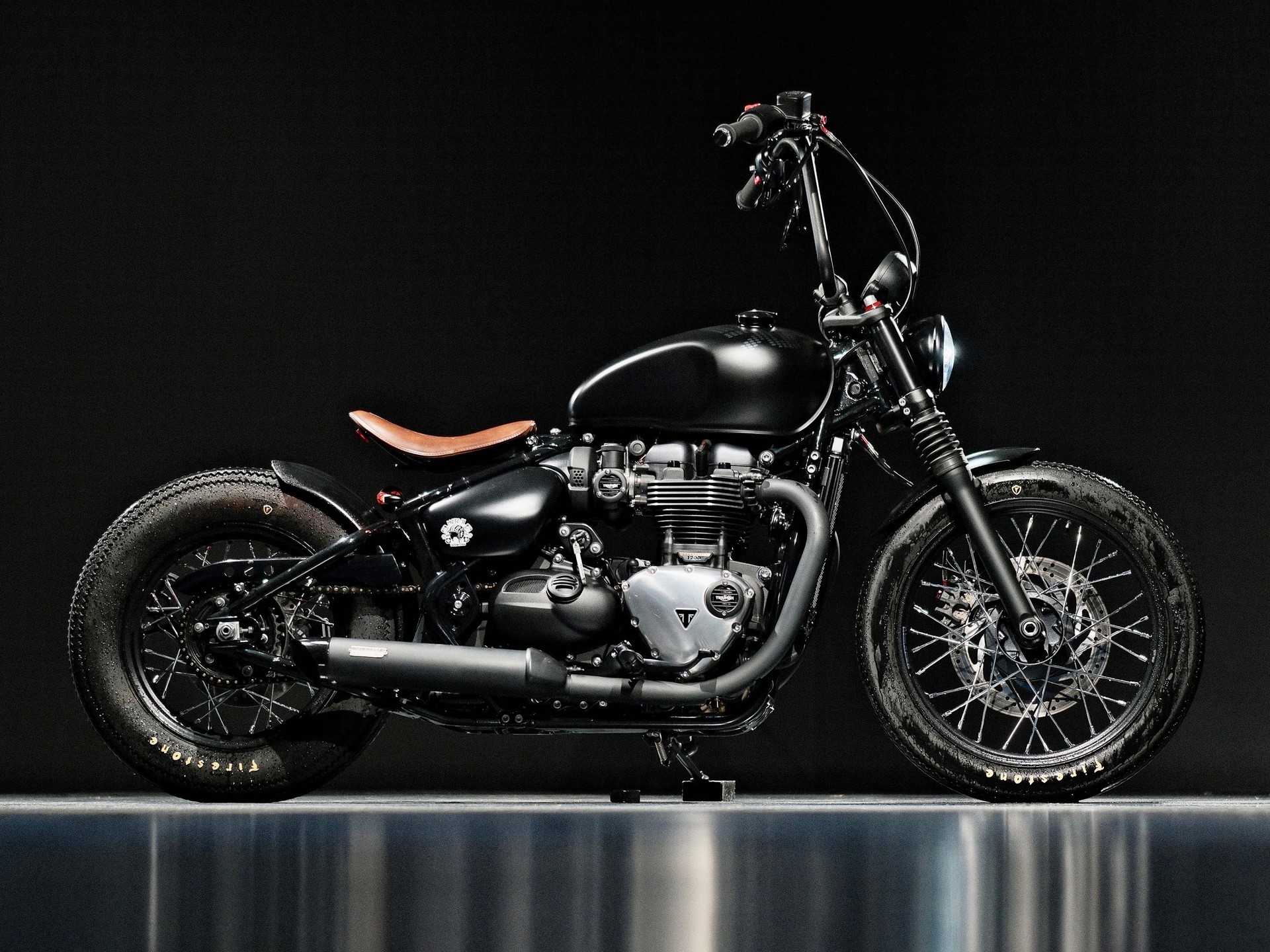 TRIUMPH Bonneville 1200 Bobber ABS-showroom-element-1