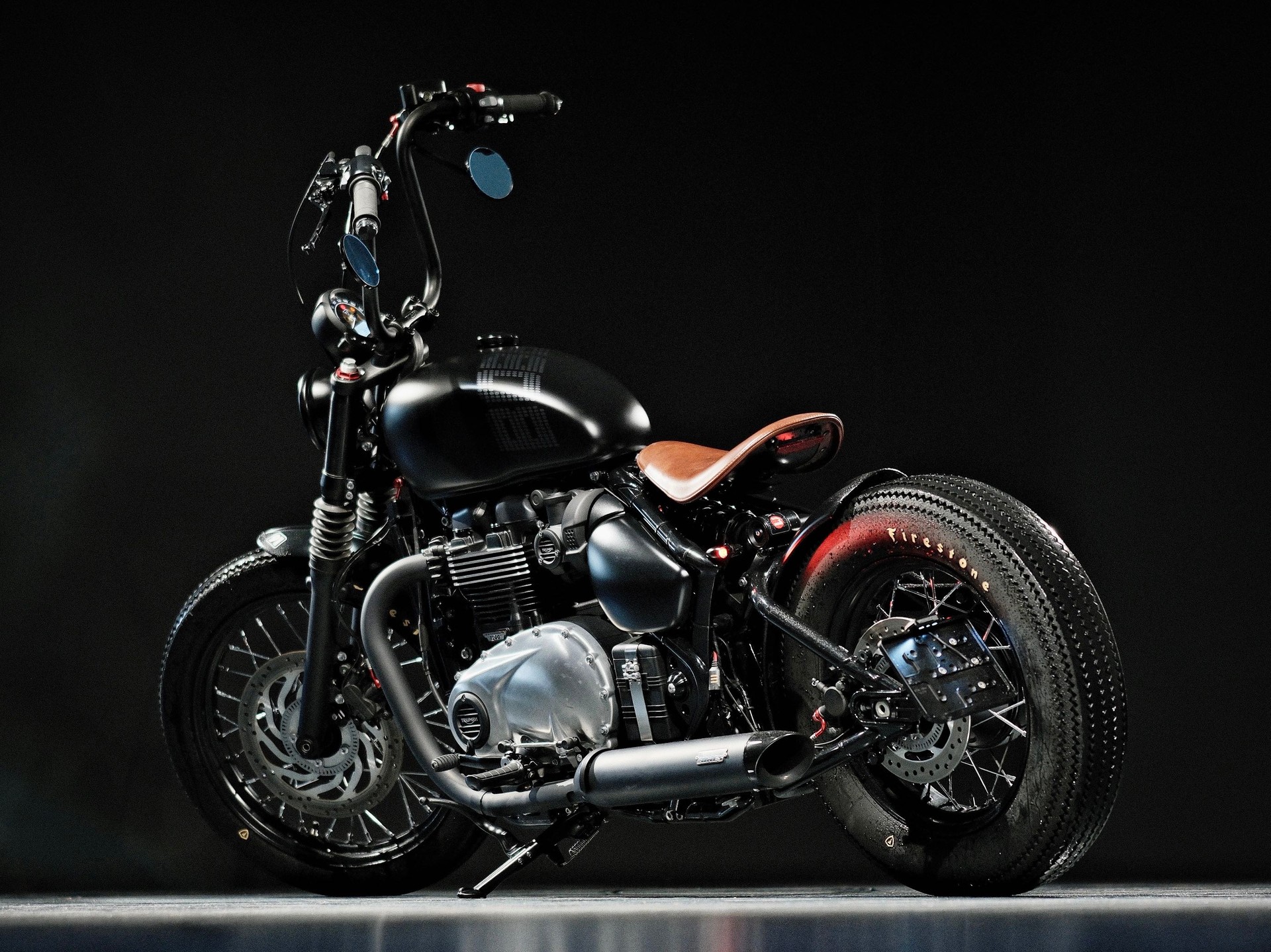 TRIUMPH Bonneville 1200 Bobber ABS-showroom-element-3