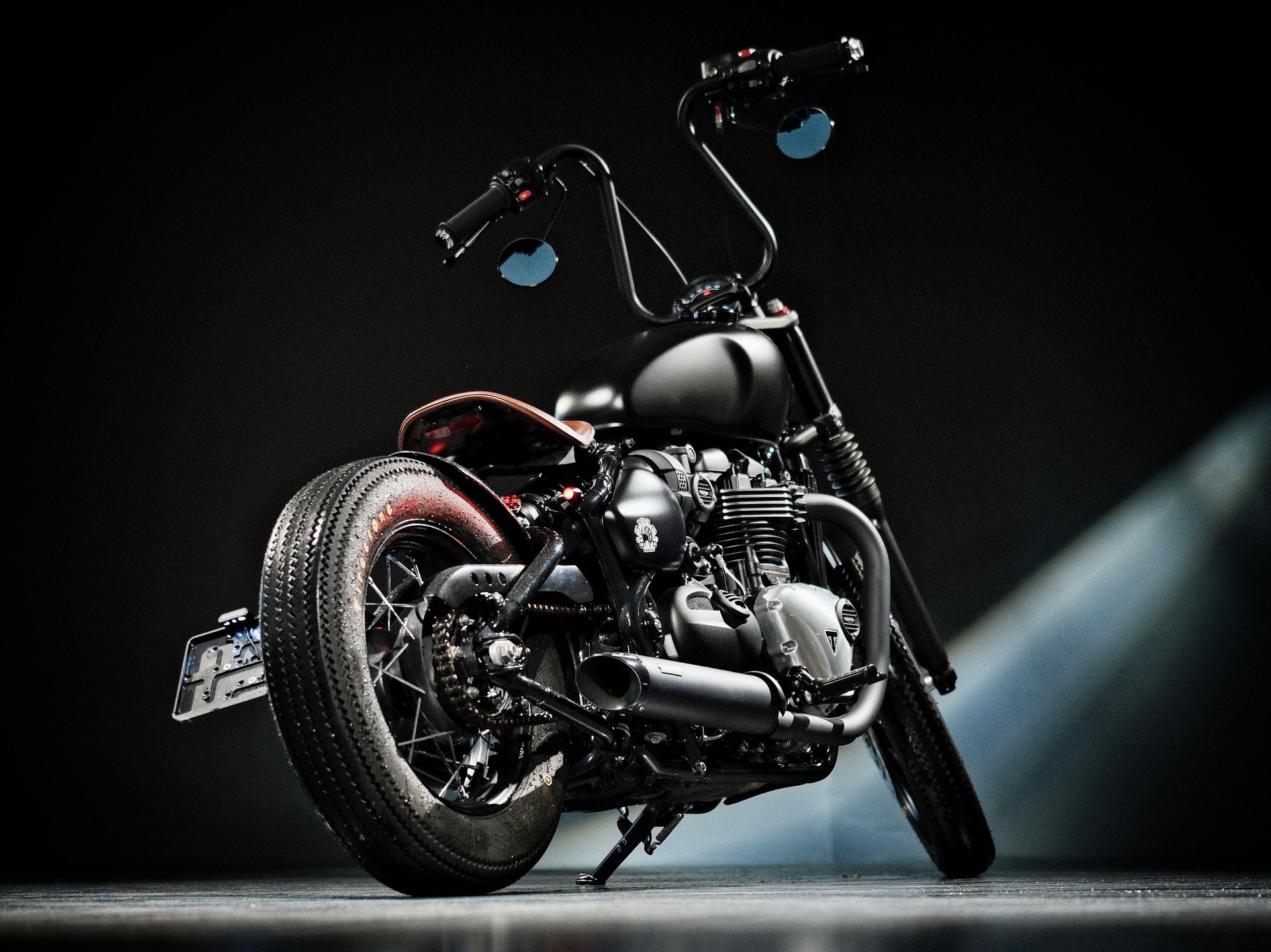 TRIUMPH Bonneville 1200 Bobber ABS-showroom-element-2