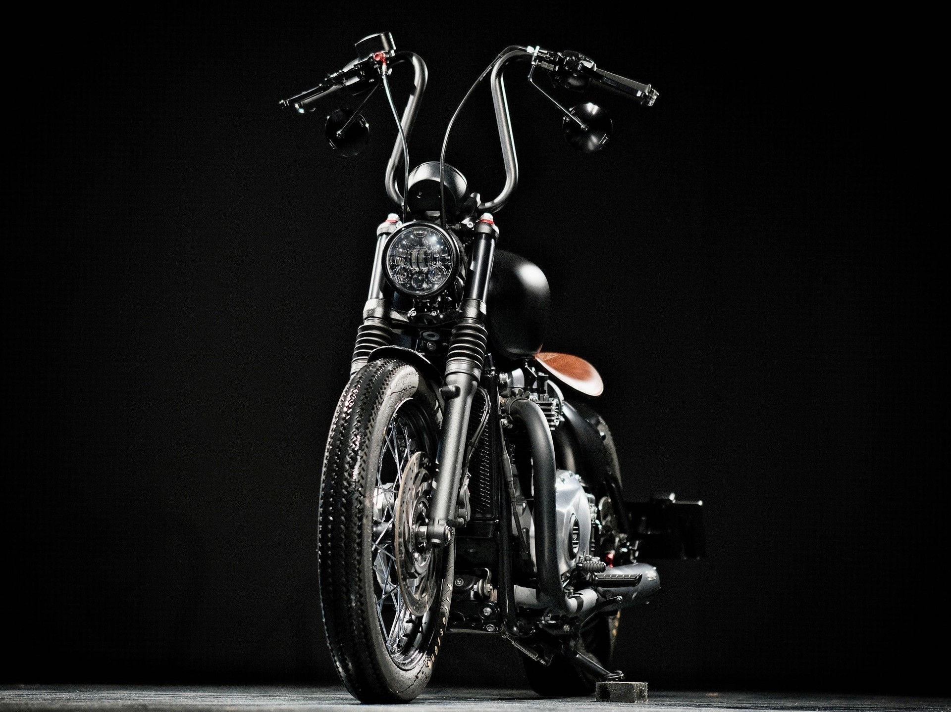 TRIUMPH Bonneville 1200 Bobber ABS-image-4