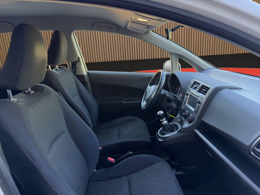 TOYOTA Verso-S 1.33 VVT-i Linea Luna-image-13
