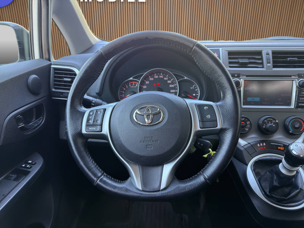 TOYOTA Verso-S 1.33 VVT-i Linea Luna-image-14