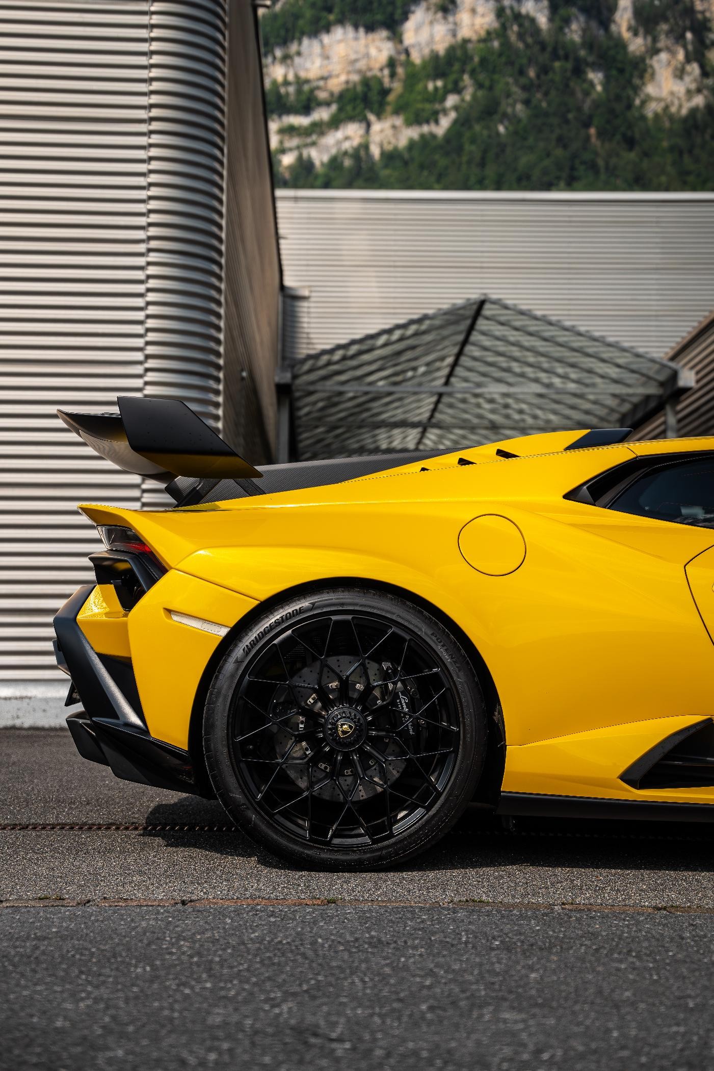 LAMBORGHINI Huracan STO Coupé DCT RWD-image-5