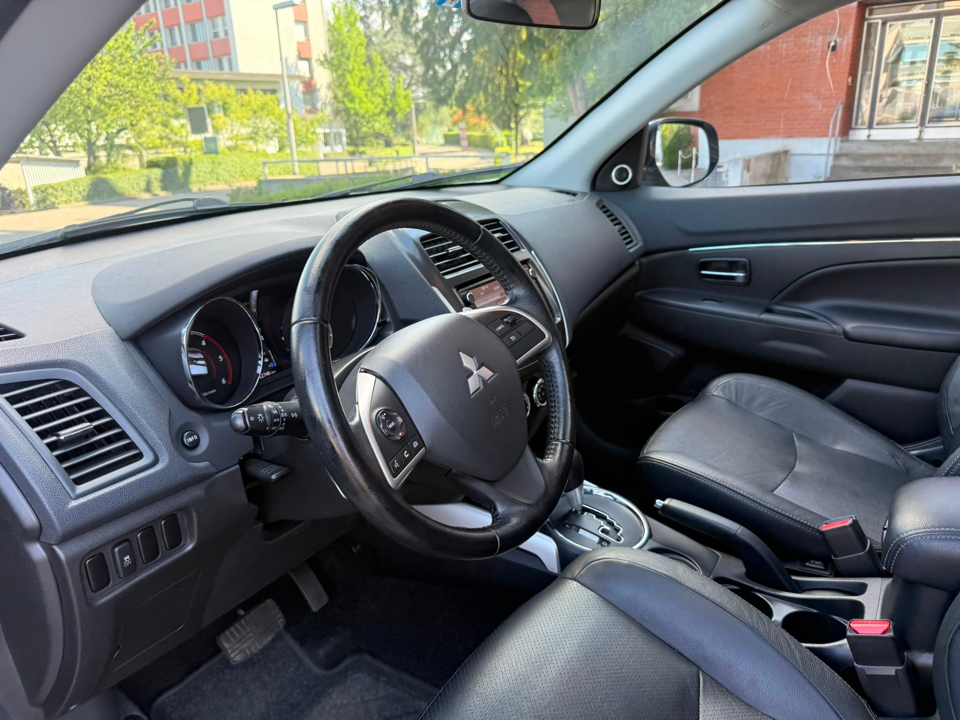 MITSUBISHI ASX 2.2 DID Intense 4WD Automatic-image-5