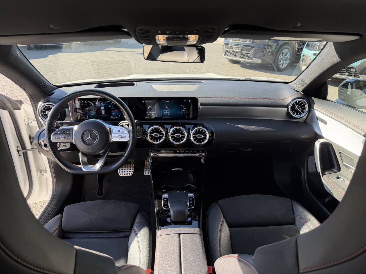 MERCEDES-BENZ CLA 200 AMG Line Shooting Brake-image-5