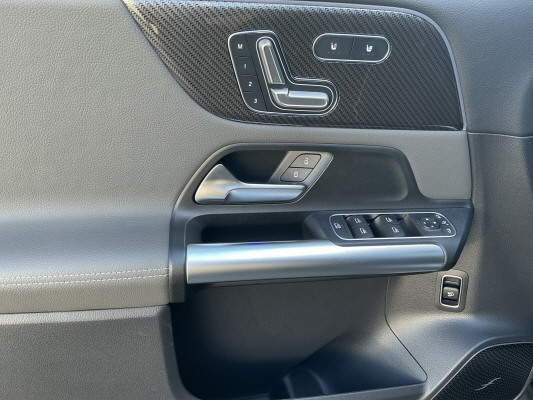 MERCEDES-BENZ GLA 45 S AMG 4Matic+-image-9
