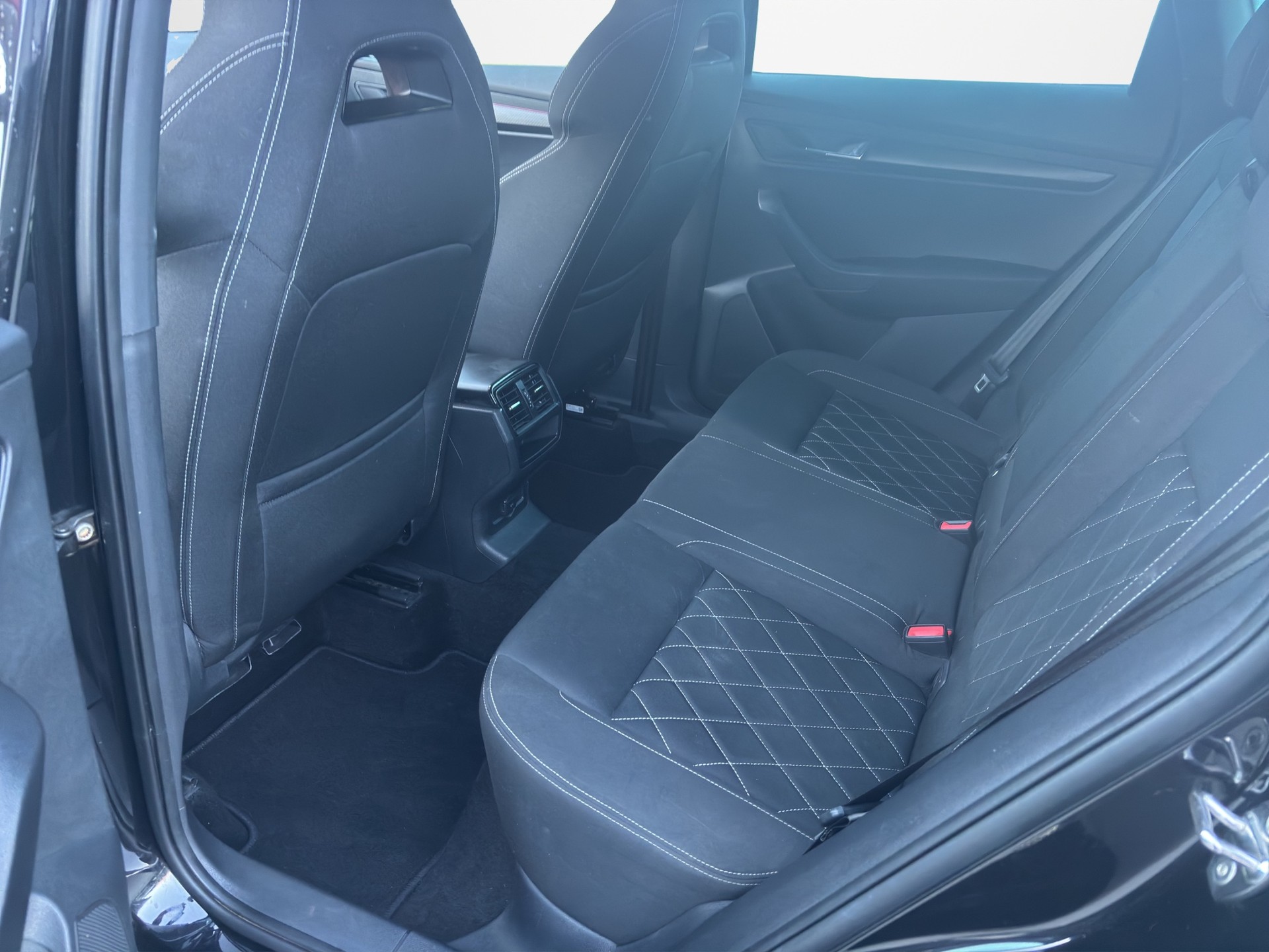 SKODA Karoq 1.5 TSI ACT SportLine DSG-image-10