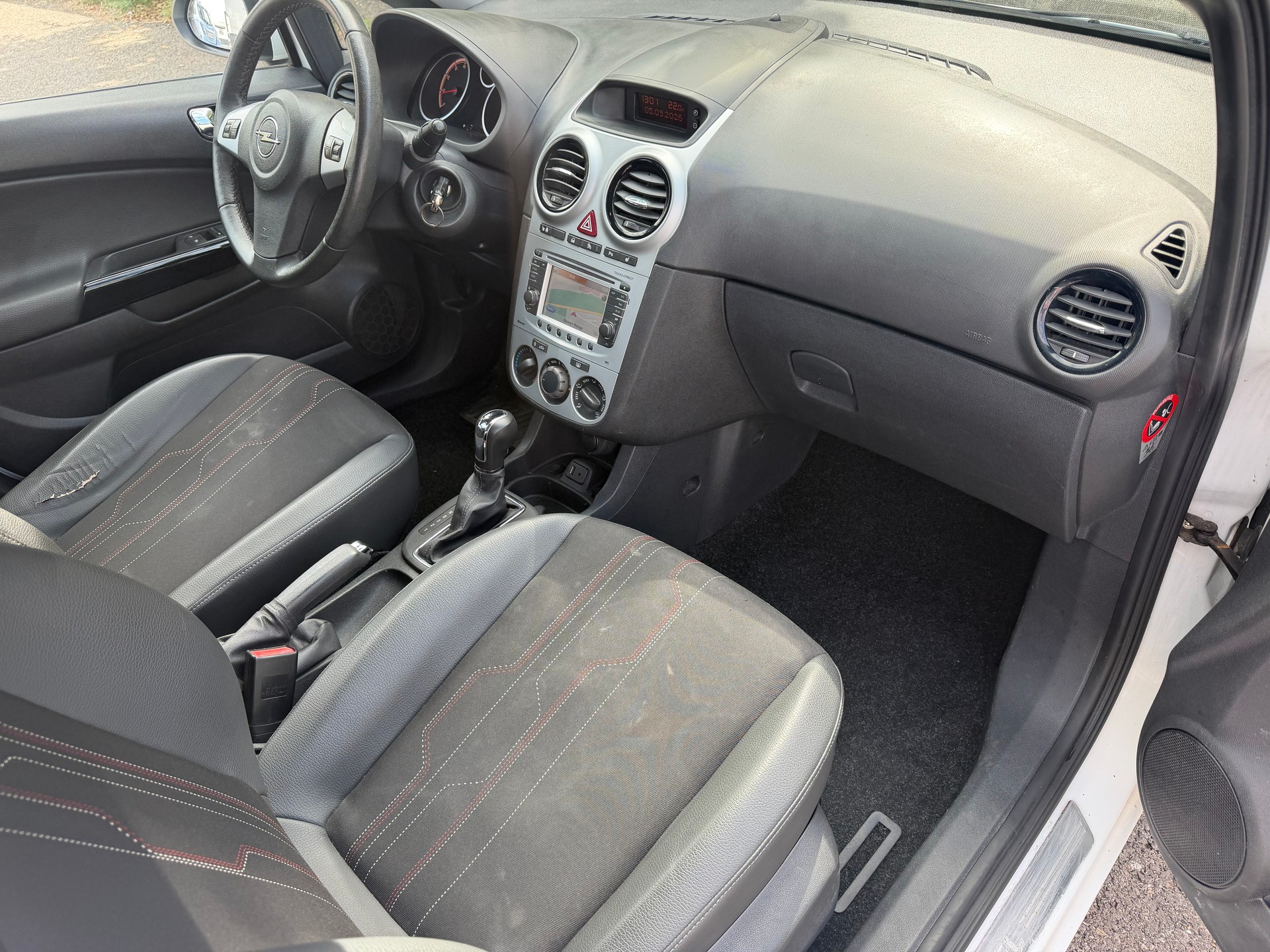 OPEL Corsa 1.4 TP Anniversary Edition Automatic-image-8