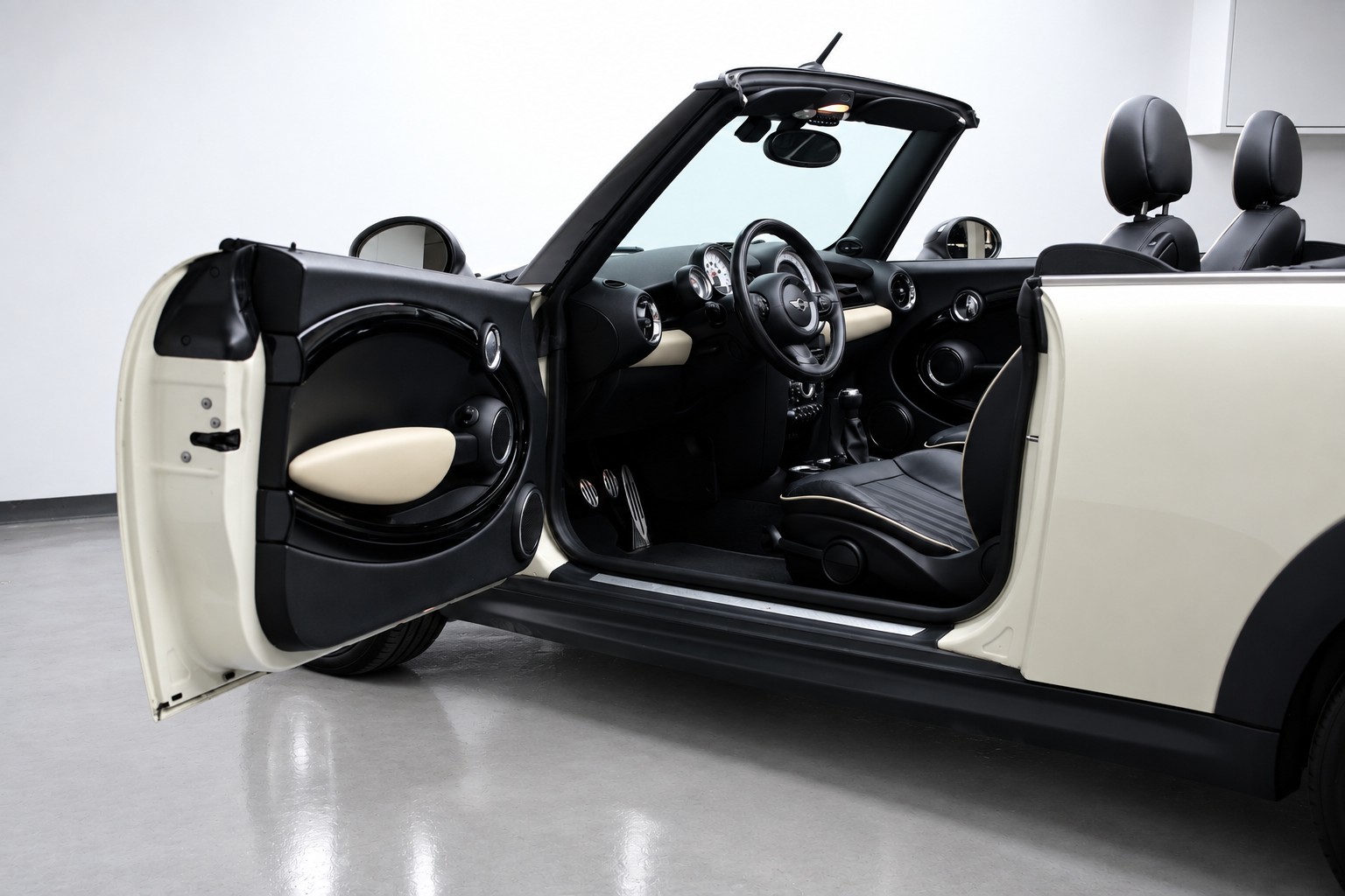 MINI Cooper S Cabriolet-image-6