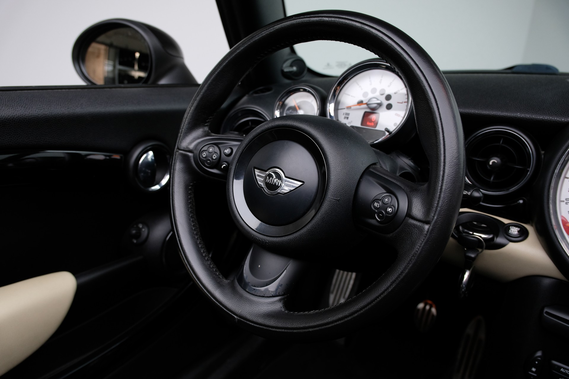 MINI Cooper S Cabriolet-image-13
