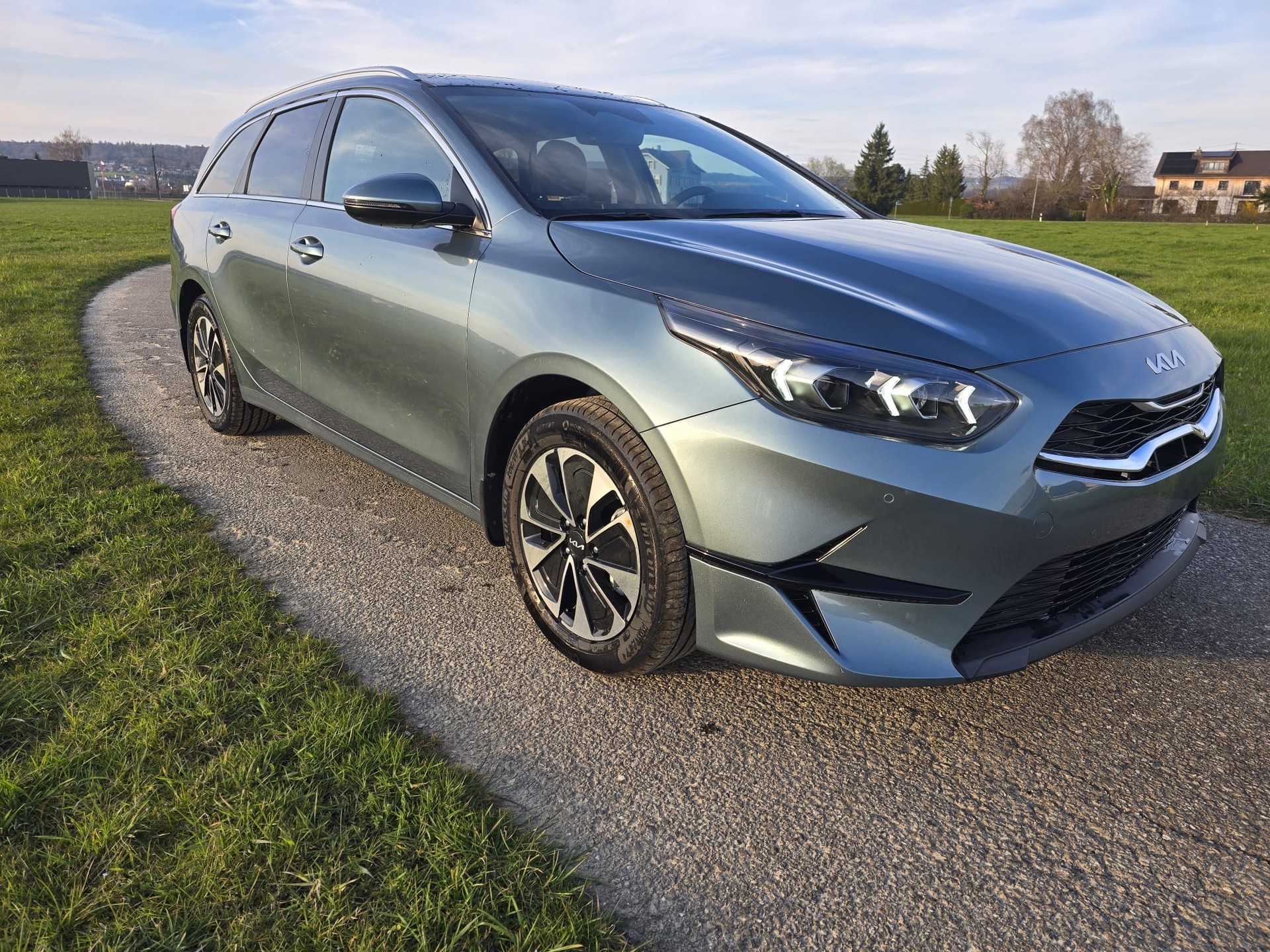 KIA Ceed 1.5 T-GDi MHEV Power DCT-image-3